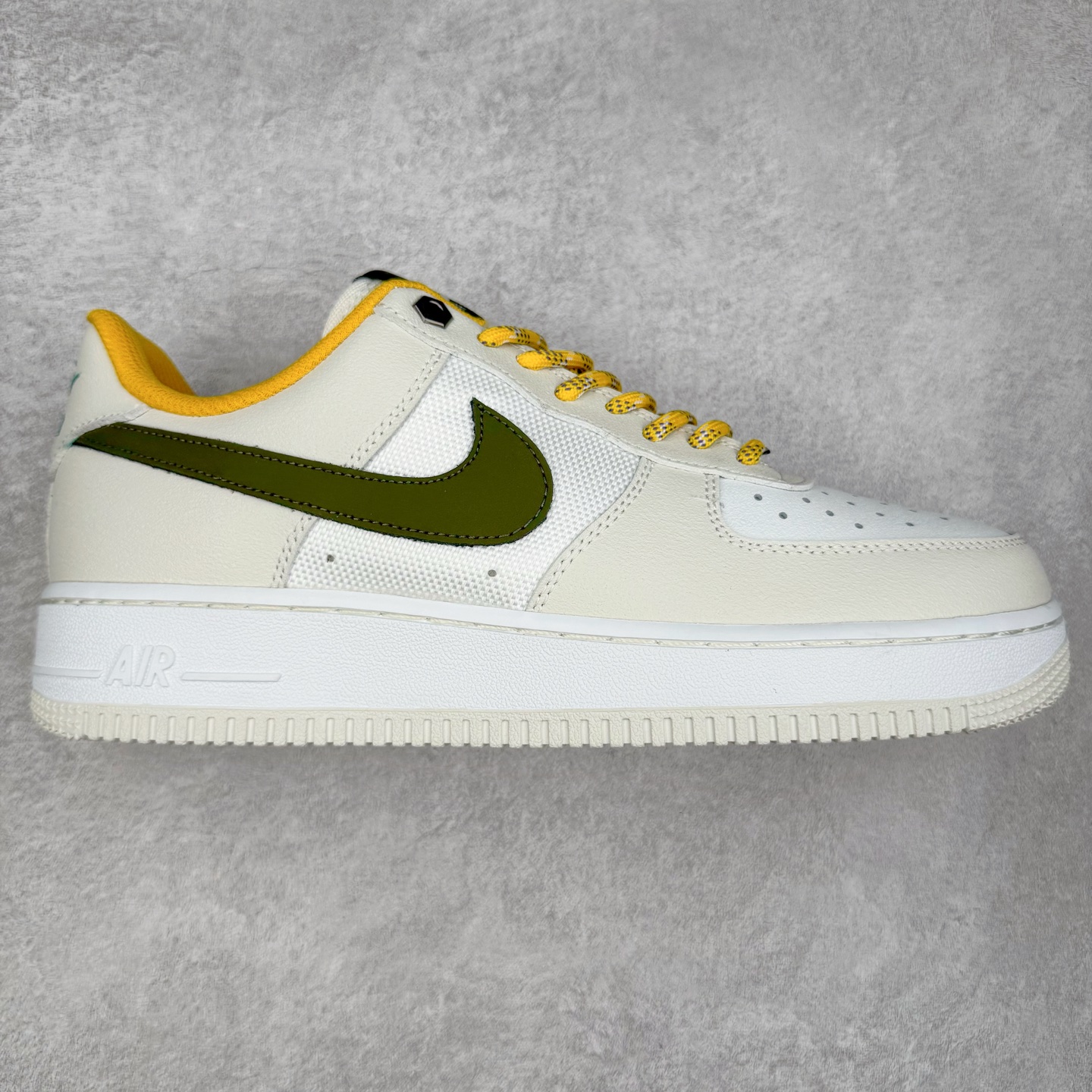 #福利特价 NK Air Force 1´07 Low 空军一号低帮百搭休闲运动板鞋 柔软、弹性十足的缓震性能和出色的中底设计 横跨复古与现代的外型结合 造就出风靡全球 三十多年的Force 1 直到今天还深受青睐 尺码:36 36.5 37.5 38 38.5 39 40 40.5 41 42 42.5 43 44 44.5 45-选品中心