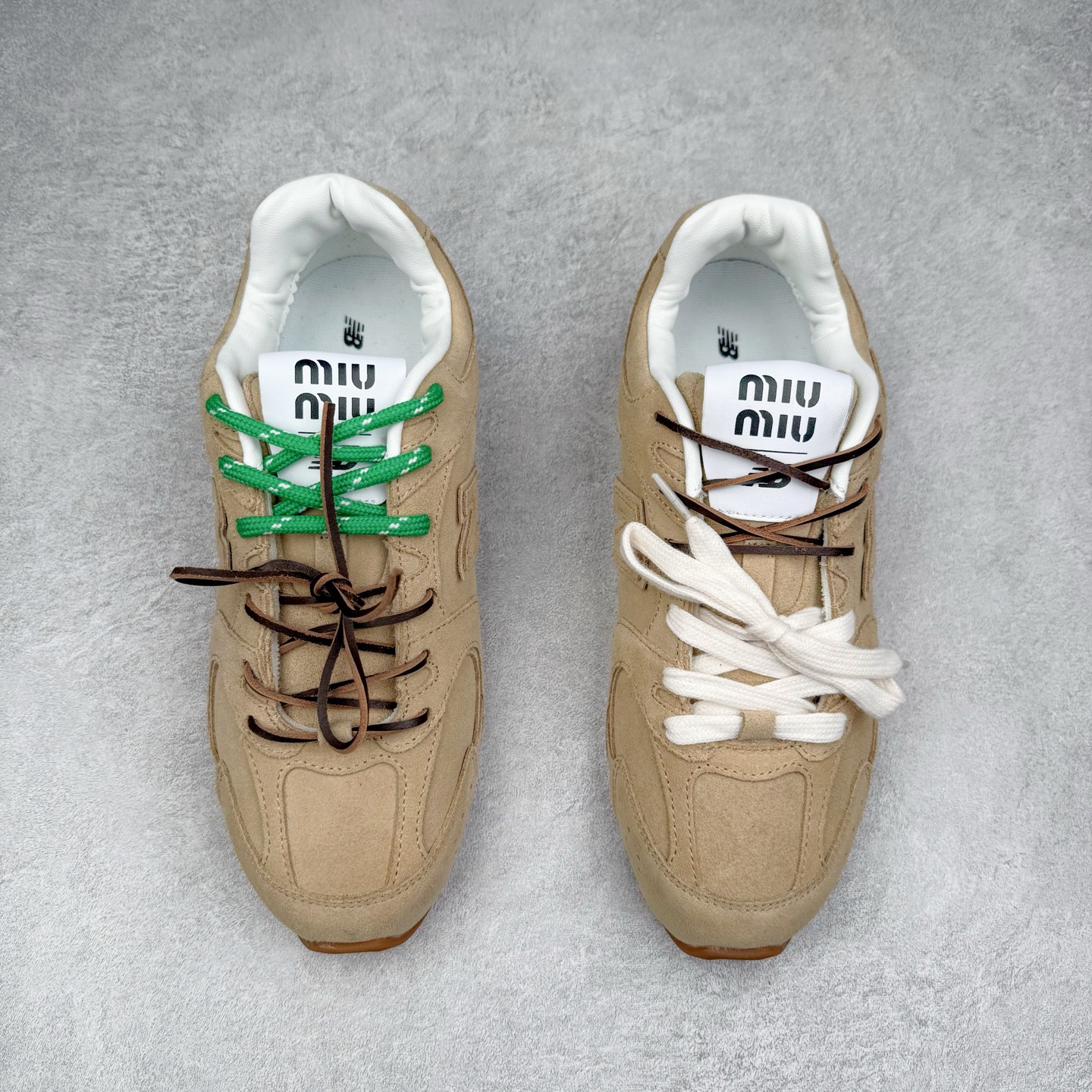 图片[2]-＃福利特价 MiuMiu x New Balance NB530 SL缪缪联名系列低帮经典复古休闲运动慢跑鞋 近几年运动品牌与各大潮流品牌不断推出联名产品，在球鞋圈拥有极高的热度。此外，奢侈品牌和运动品牌联名也早已非新鲜事，继 Dior 和 Jordan Brand 以及 Prada 和 adidas 合作后。近日，Miu Miu与New Balance的合作基本已经成为定番，每年都会上新，而近期的最新联名也已经正式曝光，预计会在24年春夏面世！相比之前两次使用的574，这次Miu Miu带来了全新风格。采用了全新型号MR530进行设计，继续使用复古的旧化效果和去年就被带火的美拉德配色打造。Miu Miu作为千禧文化的重要推手，这次也是直接挑选了New Balance 2000年代时发布的健身跑鞋MR530。整体做旧效果非常明显，甚至有些二手鞋的感觉，多少是有点瘦巴黎世家影响了……配色方面将会推出米色和棕色两种颜色可供选择，整体覆盖了做旧麂皮，鞋舌和鞋垫和之前一致，有Miu Miu的Logo，同时搭配皮革和棉质双鞋带组成。尺码：35.5 36 37 37.5 38 38.5 39.5 40 40.5 41.5 42 42.5 43.5 44 45-选品中心