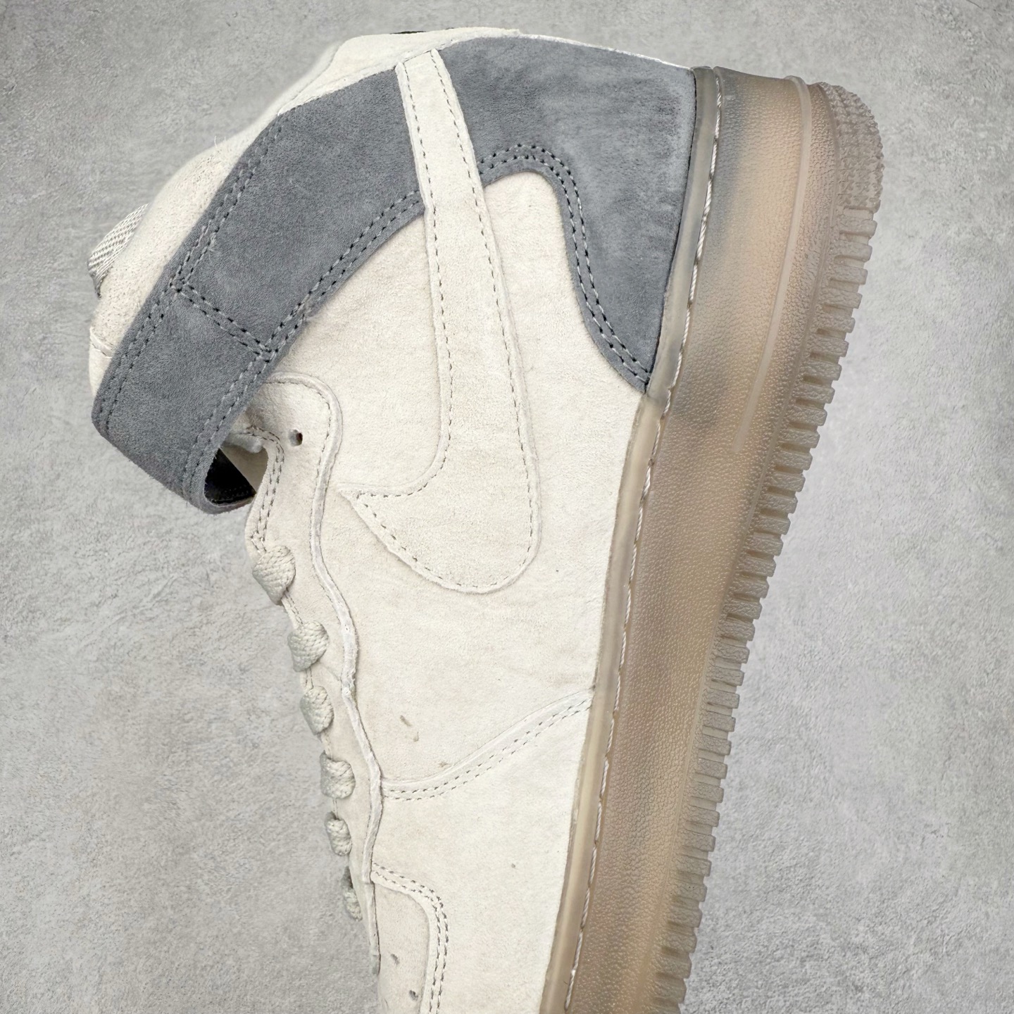 图片[7]-＃福利特价 NK Air Force 1´07 High 空军一号高帮百搭休闲运动板鞋 柔软、弹性十足的缓震性能和出色的中底设计 横跨复古与现代的外型结合 造就出风靡全球 三十多年的Force 1 直到今天还深受青睐 尺码：36 36.5 37.5 38 38.5 39 40 40.5 41 42 42.5 43 44 44.5 45-选品中心