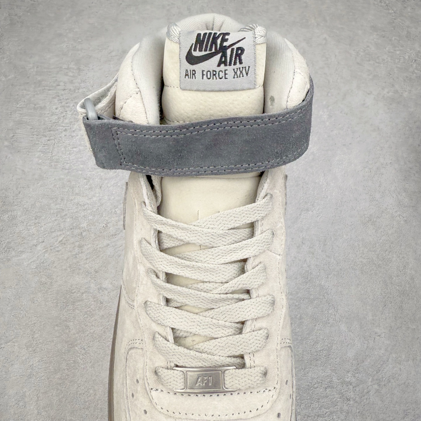 图片[5]-＃福利特价 NK Air Force 1´07 High 空军一号高帮百搭休闲运动板鞋 柔软、弹性十足的缓震性能和出色的中底设计 横跨复古与现代的外型结合 造就出风靡全球 三十多年的Force 1 直到今天还深受青睐 尺码：36 36.5 37.5 38 38.5 39 40 40.5 41 42 42.5 43 44 44.5 45-选品中心