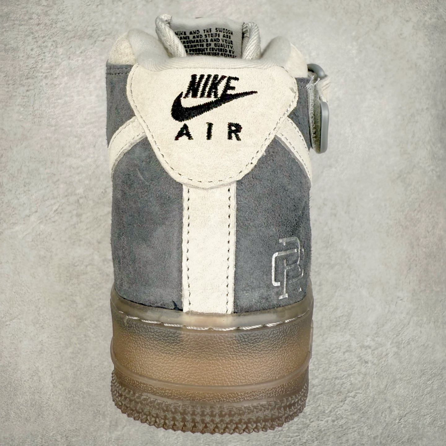 图片[8]-＃福利特价 NK Air Force 1´07 High 空军一号高帮百搭休闲运动板鞋 柔软、弹性十足的缓震性能和出色的中底设计 横跨复古与现代的外型结合 造就出风靡全球 三十多年的Force 1 直到今天还深受青睐 尺码：36 36.5 37.5 38 38.5 39 40 40.5 41 42 42.5 43 44 44.5 45-选品中心