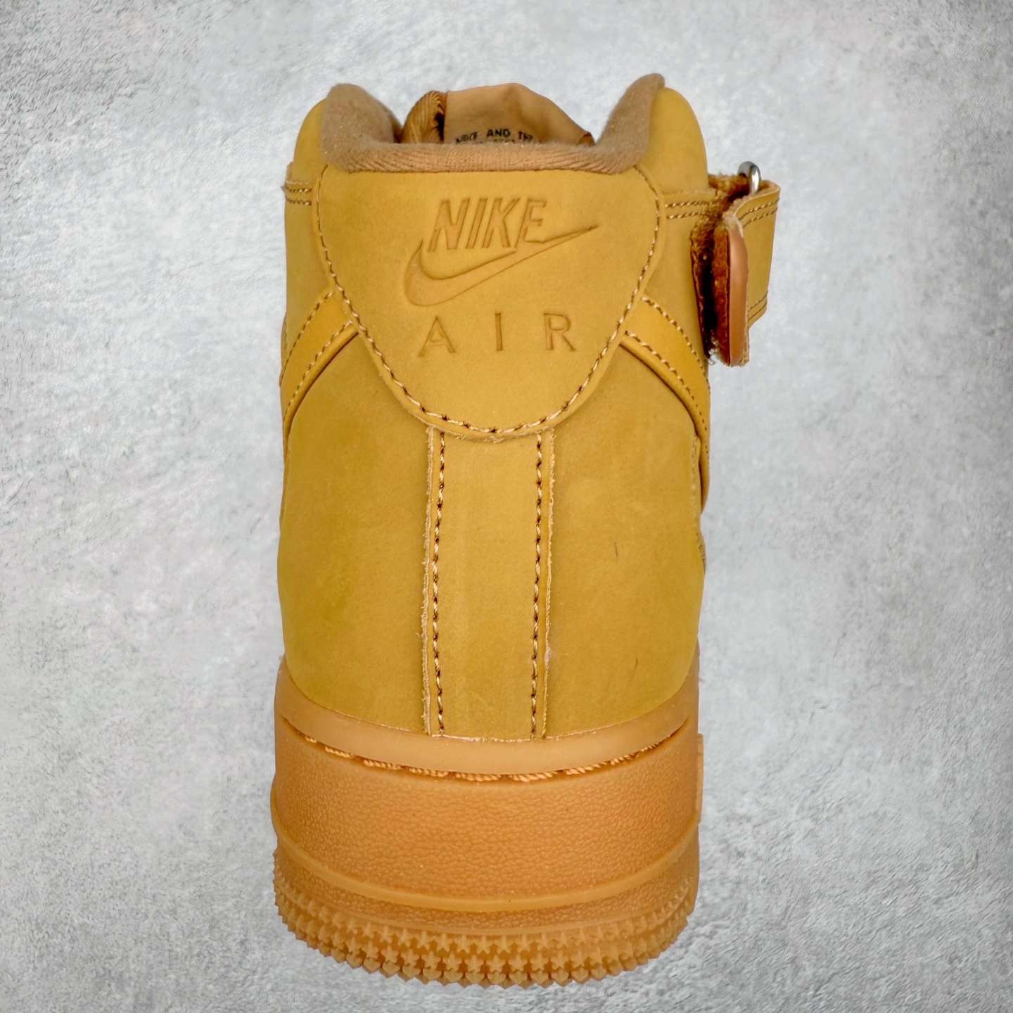 图片[8]-＃福利特价 NK Air Force 1´07 High 空军一号高帮百搭休闲运动板鞋 柔软、弹性十足的缓震性能和出色的中底设计 横跨复古与现代的外型结合 造就出风靡全球 三十多年的Force 1 直到今天还深受青睐 尺码：36 36.5 37.5 38 38.5 39 40 40.5 41 42 42.5 43 44 44.5 45-选品中心