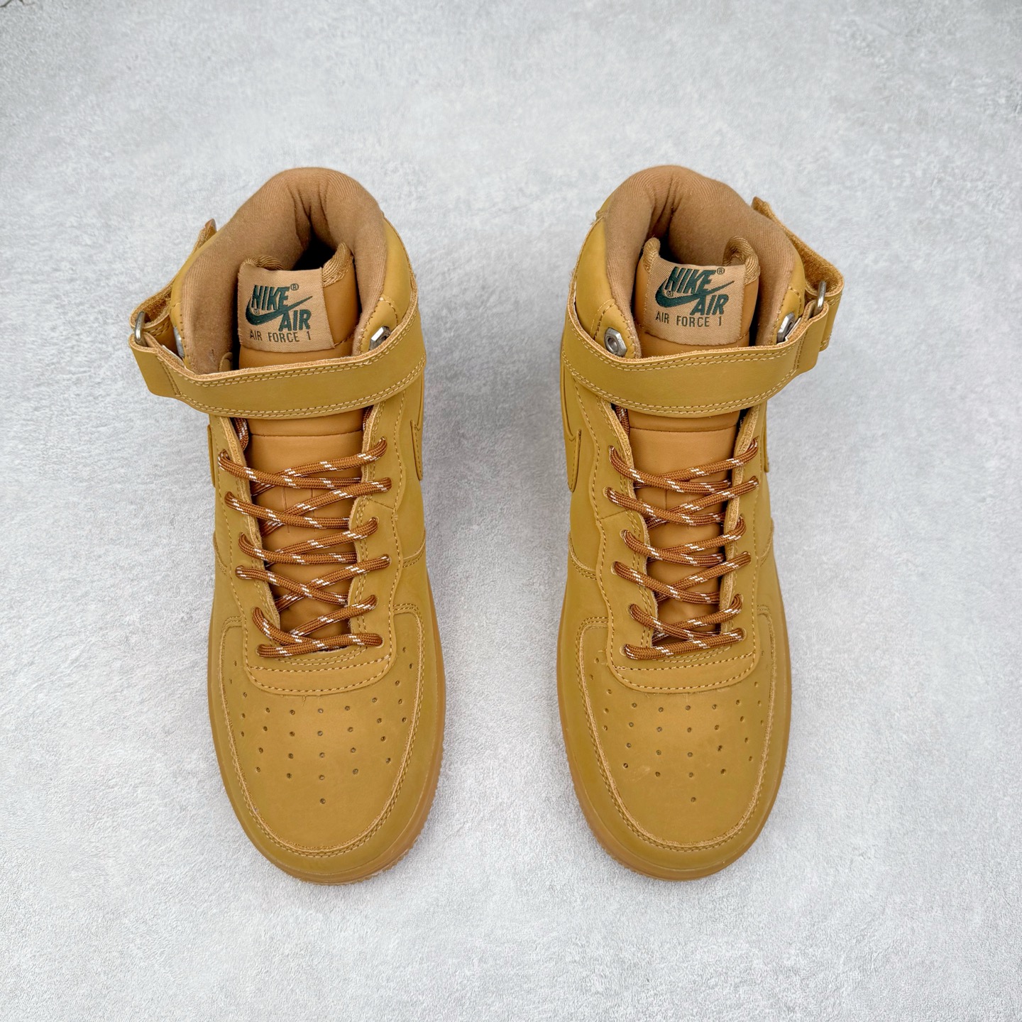 图片[2]-＃福利特价 NK Air Force 1´07 High 空军一号高帮百搭休闲运动板鞋 柔软、弹性十足的缓震性能和出色的中底设计 横跨复古与现代的外型结合 造就出风靡全球 三十多年的Force 1 直到今天还深受青睐 尺码：36 36.5 37.5 38 38.5 39 40 40.5 41 42 42.5 43 44 44.5 45-选品中心