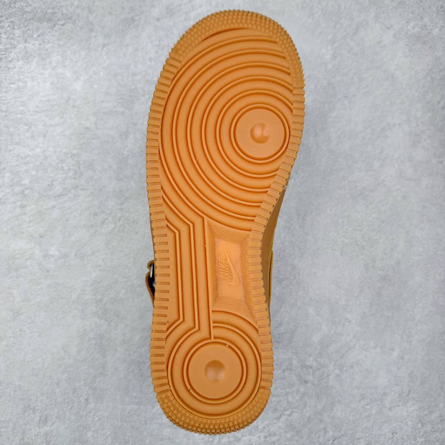 图片[9]-＃福利特价 NK Air Force 1´07 High 空军一号高帮百搭休闲运动板鞋 柔软、弹性十足的缓震性能和出色的中底设计 横跨复古与现代的外型结合 造就出风靡全球 三十多年的Force 1 直到今天还深受青睐 尺码：36 36.5 37.5 38 38.5 39 40 40.5 41 42 42.5 43 44 44.5 45-选品中心