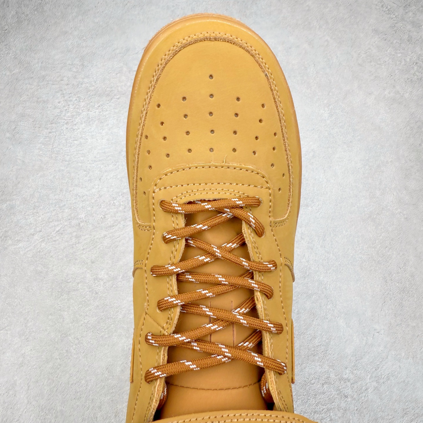 图片[4]-＃福利特价 NK Air Force 1´07 High 空军一号高帮百搭休闲运动板鞋 柔软、弹性十足的缓震性能和出色的中底设计 横跨复古与现代的外型结合 造就出风靡全球 三十多年的Force 1 直到今天还深受青睐 尺码：36 36.5 37.5 38 38.5 39 40 40.5 41 42 42.5 43 44 44.5 45-选品中心