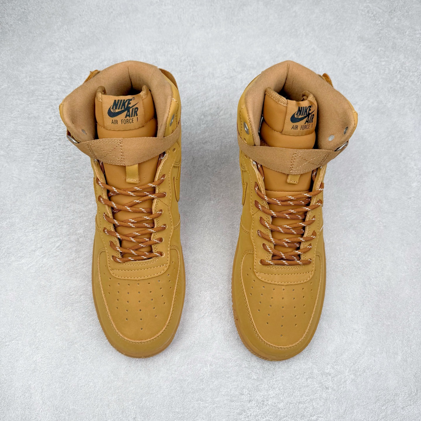 图片[2]-＃福利特价 NK Air Force 1´07 High 空军一号高帮百搭休闲运动板鞋 柔软、弹性十足的缓震性能和出色的中底设计 横跨复古与现代的外型结合 造就出风靡全球 三十多年的Force 1 直到今天还深受青睐 尺码：36 36.5 37.5 38 38.5 39 40 40.5 41 42 42.5 43 44 44.5 45-选品中心