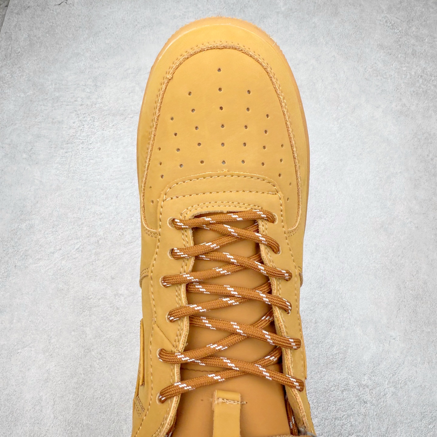 图片[4]-＃福利特价 NK Air Force 1´07 High 空军一号高帮百搭休闲运动板鞋 柔软、弹性十足的缓震性能和出色的中底设计 横跨复古与现代的外型结合 造就出风靡全球 三十多年的Force 1 直到今天还深受青睐 尺码：36 36.5 37.5 38 38.5 39 40 40.5 41 42 42.5 43 44 44.5 45-选品中心