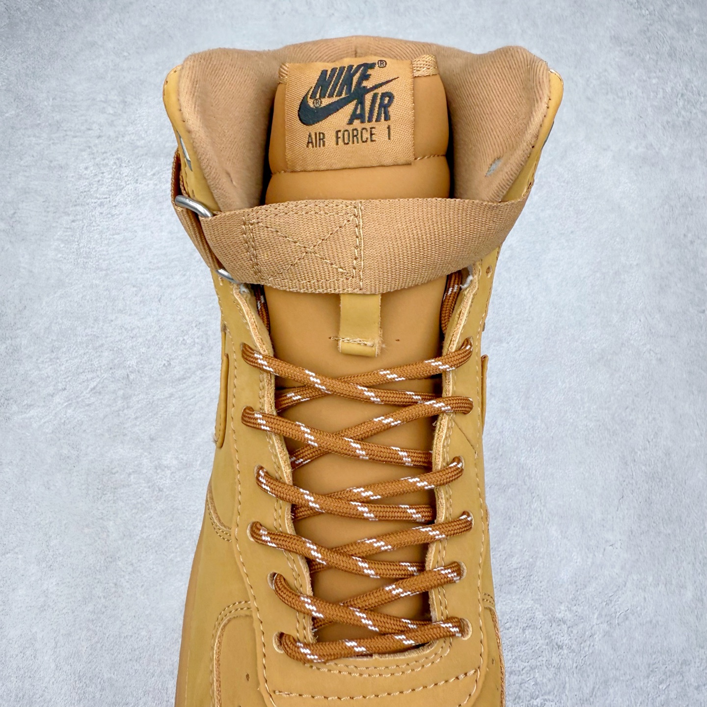 图片[5]-＃福利特价 NK Air Force 1´07 High 空军一号高帮百搭休闲运动板鞋 柔软、弹性十足的缓震性能和出色的中底设计 横跨复古与现代的外型结合 造就出风靡全球 三十多年的Force 1 直到今天还深受青睐 尺码：36 36.5 37.5 38 38.5 39 40 40.5 41 42 42.5 43 44 44.5 45-选品中心