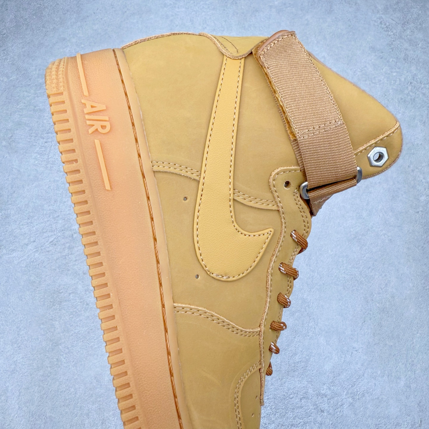 图片[6]-＃福利特价 NK Air Force 1´07 High 空军一号高帮百搭休闲运动板鞋 柔软、弹性十足的缓震性能和出色的中底设计 横跨复古与现代的外型结合 造就出风靡全球 三十多年的Force 1 直到今天还深受青睐 尺码：36 36.5 37.5 38 38.5 39 40 40.5 41 42 42.5 43 44 44.5 45-选品中心