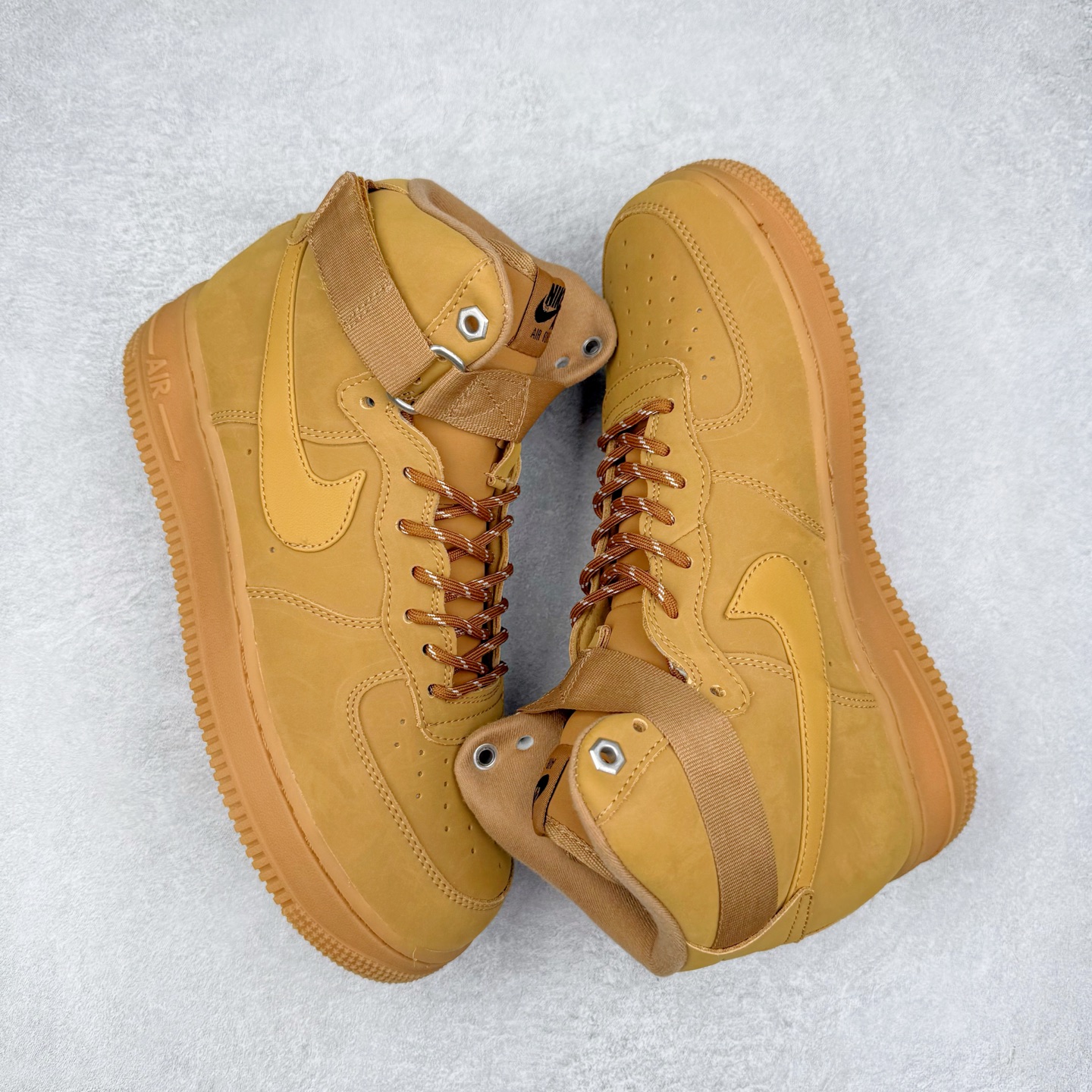 图片[3]-＃福利特价 NK Air Force 1´07 High 空军一号高帮百搭休闲运动板鞋 柔软、弹性十足的缓震性能和出色的中底设计 横跨复古与现代的外型结合 造就出风靡全球 三十多年的Force 1 直到今天还深受青睐 尺码：36 36.5 37.5 38 38.5 39 40 40.5 41 42 42.5 43 44 44.5 45-选品中心