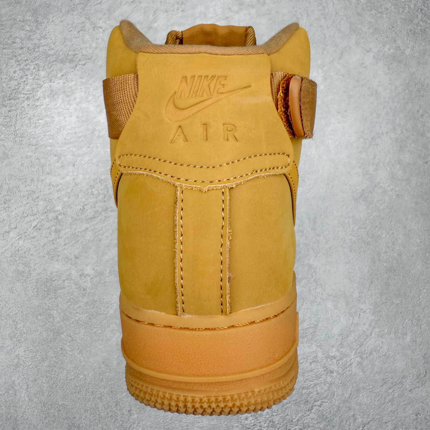 图片[8]-＃福利特价 NK Air Force 1´07 High 空军一号高帮百搭休闲运动板鞋 柔软、弹性十足的缓震性能和出色的中底设计 横跨复古与现代的外型结合 造就出风靡全球 三十多年的Force 1 直到今天还深受青睐 尺码：36 36.5 37.5 38 38.5 39 40 40.5 41 42 42.5 43 44 44.5 45-选品中心