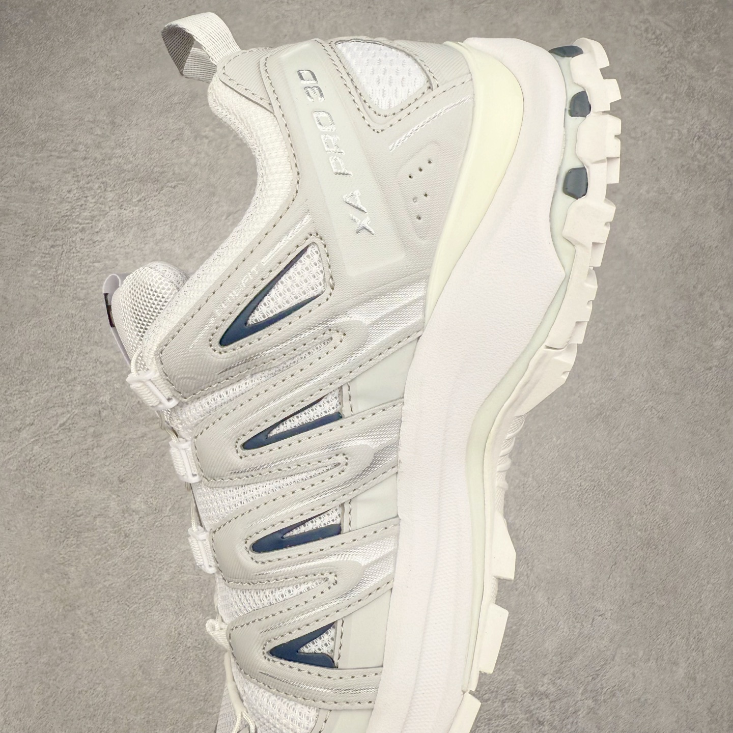 图片[7]-＃HP纯原 SALOMON XA Pro 3D ADV 萨洛蒙潮流越野机能户外功能鞋 虎扑平台特供订单 耗时半年巨作 全套原纸板楦头开发 原厂特供网布配套加持 确保原汁原味 完美呈现版型 原档数据独家私模五层组合大底 男女鞋同步官方开发至46.5 原装Ortholite轻量化鞋垫 中底布带钢印编号 原厂TPU锁扣 进口港宝加持 后跟自然饱满 还原公司包裹性 鞋面采用SENSIFT贴合技术 全方位贴合包裹脚型 鞋跟部鞋底牵引设计 提供强大的抓地性能 更适应野外崎岖不平的道路 其3D ADVANCED CHASSIS底盘 材料轻量大化 钉齿设计更具稳定性 防护性 鞋底易磨损区运用CONTAGRIP高耐磨材料 应对城市硬质路面长距离跑考验 尺码：36 36.5 37.5 38 38.5 39 40 40.5 41 42 42.5 43 44 44.5 45 46 46.5-选品中心