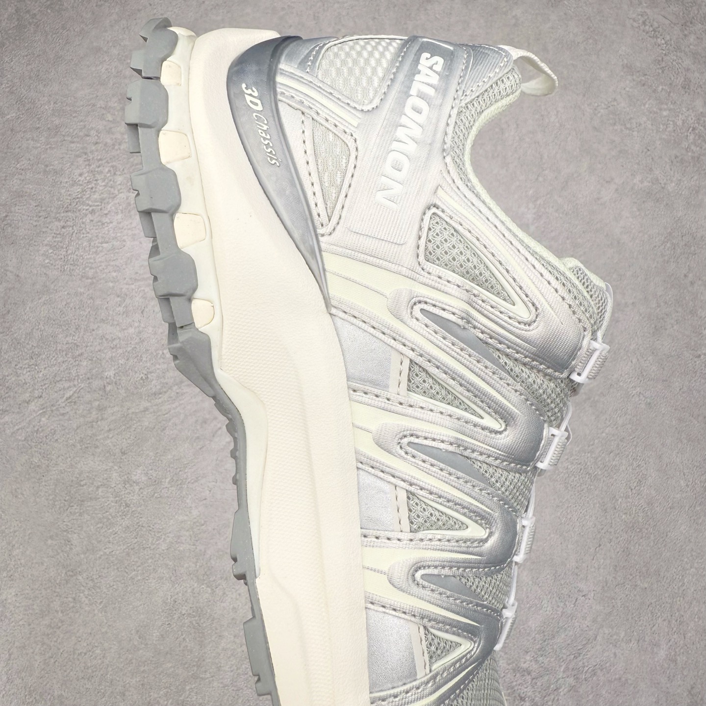 图片[6]-＃HP纯原 SALOMON XA Pro 3D ADV 萨洛蒙潮流越野机能户外功能鞋 虎扑平台特供订单 耗时半年巨作 全套原纸板楦头开发 原厂特供网布配套加持 确保原汁原味 完美呈现版型 原档数据独家私模五层组合大底 男女鞋同步官方开发至46.5 原装Ortholite轻量化鞋垫 中底布带钢印编号 原厂TPU锁扣 进口港宝加持 后跟自然饱满 还原公司包裹性 鞋面采用SENSIFT贴合技术 全方位贴合包裹脚型 鞋跟部鞋底牵引设计 提供强大的抓地性能 更适应野外崎岖不平的道路 其3D ADVANCED CHASSIS底盘 材料轻量大化 钉齿设计更具稳定性 防护性 鞋底易磨损区运用CONTAGRIP高耐磨材料 应对城市硬质路面长距离跑考验 尺码：36 36.5 37.5 38 38.5 39 40 40.5 41 42 42.5 43 44 44.5 45 46 46.5-选品中心