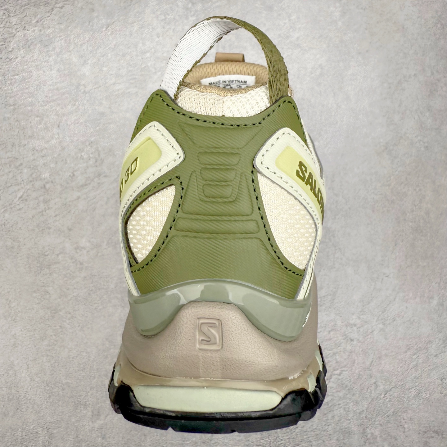 图片[8]-＃HP纯原 SALOMON XA Pro 3D ADV 萨洛蒙潮流越野机能户外功能鞋 虎扑平台特供订单 耗时半年巨作 全套原纸板楦头开发 原厂特供网布配套加持 确保原汁原味 完美呈现版型 原档数据独家私模五层组合大底 男女鞋同步官方开发至46.5 原装Ortholite轻量化鞋垫 中底布带钢印编号 原厂TPU锁扣 进口港宝加持 后跟自然饱满 还原公司包裹性 鞋面采用SENSIFT贴合技术 全方位贴合包裹脚型 鞋跟部鞋底牵引设计 提供强大的抓地性能 更适应野外崎岖不平的道路 其3D ADVANCED CHASSIS底盘 材料轻量大化 钉齿设计更具稳定性 防护性 鞋底易磨损区运用CONTAGRIP高耐磨材料 应对城市硬质路面长距离跑考验 尺码：36 36.5 37.5 38 38.5 39 40 40.5 41 42 42.5 43 44 44.5 45 46 46.5-选品中心