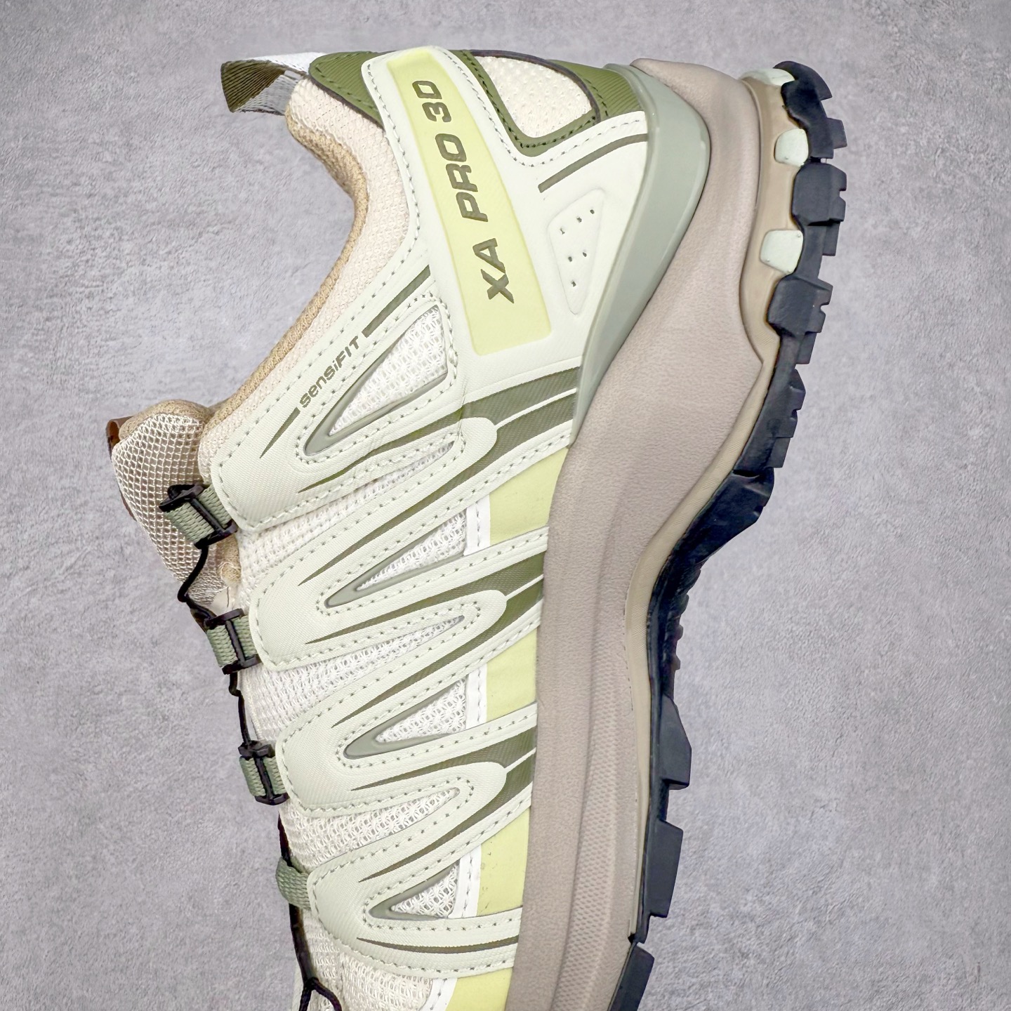 图片[7]-＃HP纯原 SALOMON XA Pro 3D ADV 萨洛蒙潮流越野机能户外功能鞋 虎扑平台特供订单 耗时半年巨作 全套原纸板楦头开发 原厂特供网布配套加持 确保原汁原味 完美呈现版型 原档数据独家私模五层组合大底 男女鞋同步官方开发至46.5 原装Ortholite轻量化鞋垫 中底布带钢印编号 原厂TPU锁扣 进口港宝加持 后跟自然饱满 还原公司包裹性 鞋面采用SENSIFT贴合技术 全方位贴合包裹脚型 鞋跟部鞋底牵引设计 提供强大的抓地性能 更适应野外崎岖不平的道路 其3D ADVANCED CHASSIS底盘 材料轻量大化 钉齿设计更具稳定性 防护性 鞋底易磨损区运用CONTAGRIP高耐磨材料 应对城市硬质路面长距离跑考验 尺码：36 36.5 37.5 38 38.5 39 40 40.5 41 42 42.5 43 44 44.5 45 46 46.5-选品中心