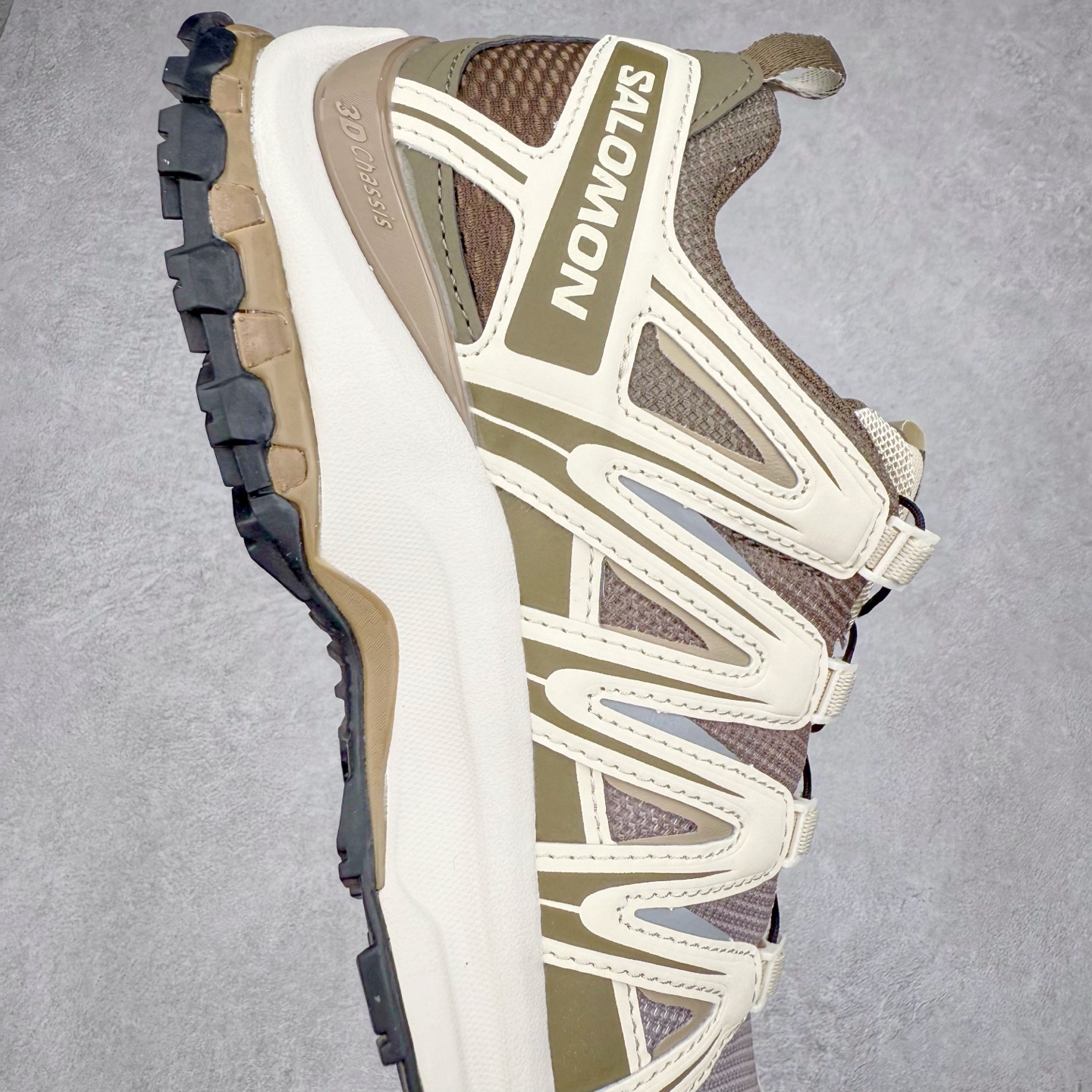 图片[6]-＃HP纯原 SALOMON XA Pro 3D ADV 萨洛蒙潮流越野机能户外功能鞋 虎扑平台特供订单 耗时半年巨作 全套原纸板楦头开发 原厂特供网布配套加持 确保原汁原味 完美呈现版型 原档数据独家私模五层组合大底 男女鞋同步官方开发至46.5 原装Ortholite轻量化鞋垫 中底布带钢印编号 原厂TPU锁扣 进口港宝加持 后跟自然饱满 还原公司包裹性 鞋面采用SENSIFT贴合技术 全方位贴合包裹脚型 鞋跟部鞋底牵引设计 提供强大的抓地性能 更适应野外崎岖不平的道路 其3D ADVANCED CHASSIS底盘 材料轻量大化 钉齿设计更具稳定性 防护性 鞋底易磨损区运用CONTAGRIP高耐磨材料 应对城市硬质路面长距离跑考验 尺码：36 36.5 37.5 38 38.5 39 40 40.5 41 42 42.5 43 44 44.5 45 46 46.5-选品中心