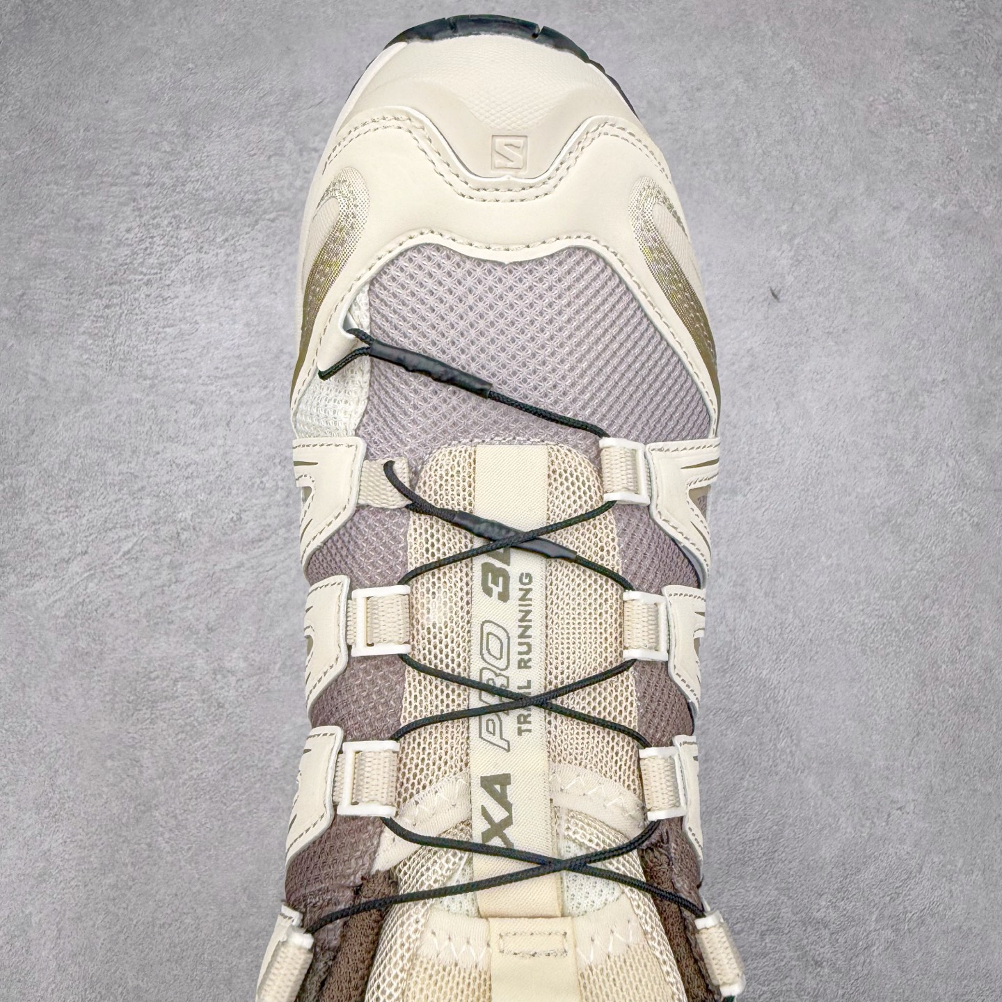 图片[4]-＃HP纯原 SALOMON XA Pro 3D ADV 萨洛蒙潮流越野机能户外功能鞋 虎扑平台特供订单 耗时半年巨作 全套原纸板楦头开发 原厂特供网布配套加持 确保原汁原味 完美呈现版型 原档数据独家私模五层组合大底 男女鞋同步官方开发至46.5 原装Ortholite轻量化鞋垫 中底布带钢印编号 原厂TPU锁扣 进口港宝加持 后跟自然饱满 还原公司包裹性 鞋面采用SENSIFT贴合技术 全方位贴合包裹脚型 鞋跟部鞋底牵引设计 提供强大的抓地性能 更适应野外崎岖不平的道路 其3D ADVANCED CHASSIS底盘 材料轻量大化 钉齿设计更具稳定性 防护性 鞋底易磨损区运用CONTAGRIP高耐磨材料 应对城市硬质路面长距离跑考验 尺码：36 36.5 37.5 38 38.5 39 40 40.5 41 42 42.5 43 44 44.5 45 46 46.5-选品中心