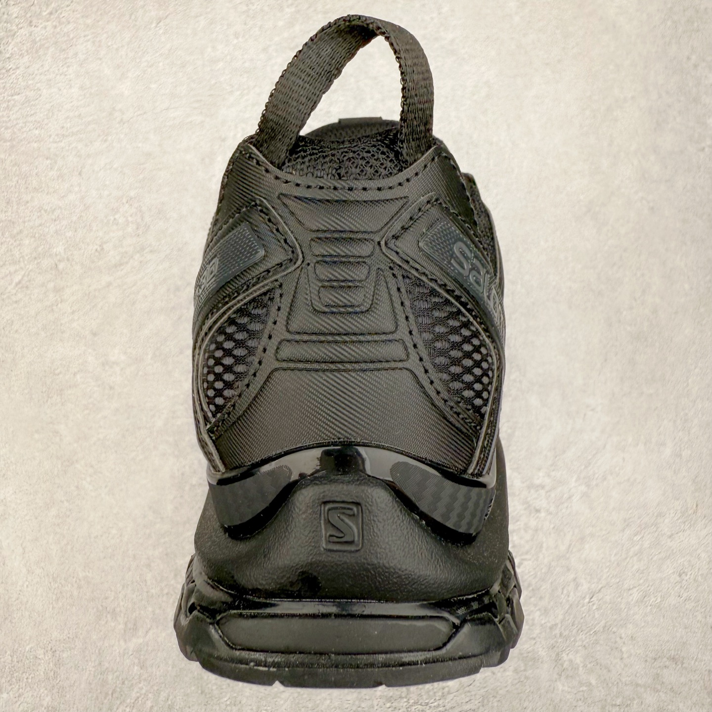 图片[8]-＃HP纯原 SALOMON XA Pro 3D ADV 萨洛蒙潮流越野机能户外功能鞋 虎扑平台特供订单 耗时半年巨作 全套原纸板楦头开发 原厂特供网布配套加持 确保原汁原味 完美呈现版型 原档数据独家私模五层组合大底 男女鞋同步官方开发至46.5 原装Ortholite轻量化鞋垫 中底布带钢印编号 原厂TPU锁扣 进口港宝加持 后跟自然饱满 还原公司包裹性 鞋面采用SENSIFT贴合技术 全方位贴合包裹脚型 鞋跟部鞋底牵引设计 提供强大的抓地性能 更适应野外崎岖不平的道路 其3D ADVANCED CHASSIS底盘 材料轻量大化 钉齿设计更具稳定性 防护性 鞋底易磨损区运用CONTAGRIP高耐磨材料 应对城市硬质路面长距离跑考验 尺码：36 36.5 37.5 38 38.5 39 40 40.5 41 42 42.5 43 44 44.5 45 46 46.5-选品中心