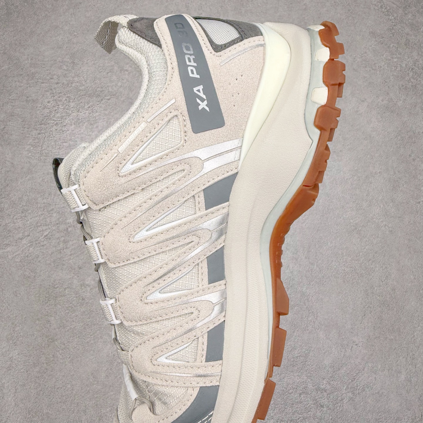 图片[7]-＃HP纯原 SALOMON XA Pro 3D ADV 萨洛蒙潮流越野机能户外功能鞋 虎扑平台特供订单 耗时半年巨作 全套原纸板楦头开发 原厂特供网布配套加持 确保原汁原味 完美呈现版型 原档数据独家私模五层组合大底 男女鞋同步官方开发至46.5 原装Ortholite轻量化鞋垫 中底布带钢印编号 原厂TPU锁扣 进口港宝加持 后跟自然饱满 还原公司包裹性 鞋面采用SENSIFT贴合技术 全方位贴合包裹脚型 鞋跟部鞋底牵引设计 提供强大的抓地性能 更适应野外崎岖不平的道路 其3D ADVANCED CHASSIS底盘 材料轻量大化 钉齿设计更具稳定性 防护性 鞋底易磨损区运用CONTAGRIP高耐磨材料 应对城市硬质路面长距离跑考验 尺码：36 36.5 37.5 38 38.5 39 40 40.5 41 42 42.5 43 44 44.5 45 46 46.5-选品中心