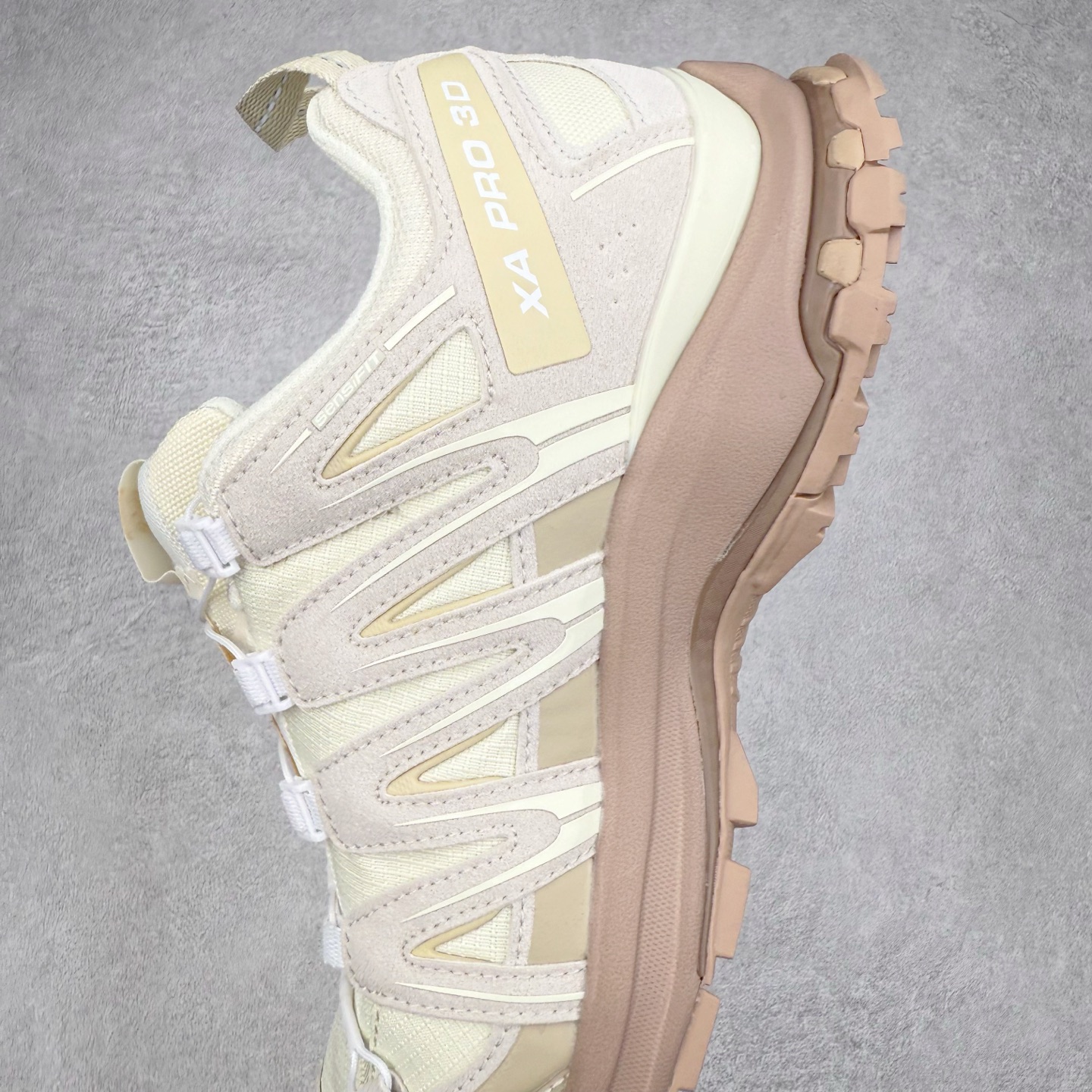 图片[7]-＃HP纯原 SALOMON XA Pro 3D ADV 萨洛蒙潮流越野机能户外功能鞋 虎扑平台特供订单 耗时半年巨作 全套原纸板楦头开发 原厂特供网布配套加持 确保原汁原味 完美呈现版型 原档数据独家私模五层组合大底 男女鞋同步官方开发至46.5 原装Ortholite轻量化鞋垫 中底布带钢印编号 原厂TPU锁扣 进口港宝加持 后跟自然饱满 还原公司包裹性 鞋面采用SENSIFT贴合技术 全方位贴合包裹脚型 鞋跟部鞋底牵引设计 提供强大的抓地性能 更适应野外崎岖不平的道路 其3D ADVANCED CHASSIS底盘 材料轻量大化 钉齿设计更具稳定性 防护性 鞋底易磨损区运用CONTAGRIP高耐磨材料 应对城市硬质路面长距离跑考验 尺码：36 36.5 37.5 38 38.5 39 40 40.5 41 42 42.5 43 44 44.5 45 46 46.5-选品中心