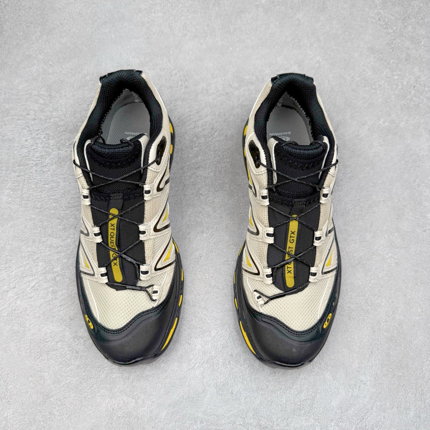 图片[2]-＃福利特价️ Salomon XT-QUEST ADV 萨洛蒙潮流越野机能户外功能鞋 纯原外贸平台特供订单 耗时半年巨作 全套原纸板楦头开发 原厂特供网布配套加持 确保原汁原味 完美呈现版型 原档数据独家私模五层组合大底 男女鞋同步官方开发至46.5 原装Ortholite轻量化鞋垫 中底布带钢印编号 原厂TPU锁扣 进口港宝加持 后跟自然饱满 还原公司包裹性 基于 SALOMON 初代 XT 鞋身造型并搭载 4D ADVANCED CHASSIS™ 大底打造而成 为这款 XT-QUEST 带来了多项足部控制与保护等功能性 如在运动过程中控制左右晃动的过程而提高稳定性、改善长途越野过程中足中到足尖的过渡、提高感知岩石的精确度以抵抗尖锐物体对脚底的伤害以及采用动态缓冲来增强穿着舒适感 从而减轻疲劳感 使 XT-QUEST 成为一双舒适且安全的户外之履 尺码：36 36.5 37.5 38 38.5 39 40 40.5 41 42 42.5 43 44 44.5 45-选品中心