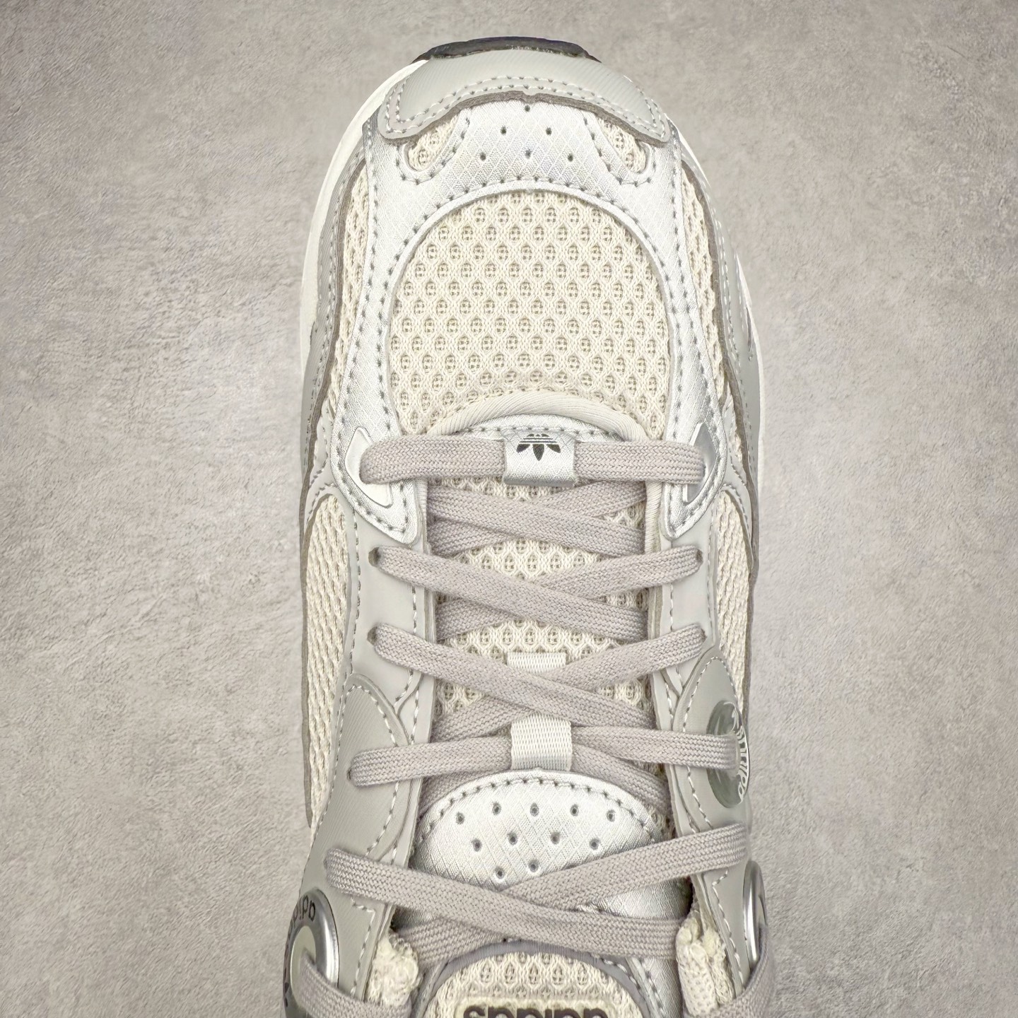 图片[4]-AD Original Astir 耐磨复古运动休闲鞋 鞋款灵感来自2000年代的跑步款式 鞋面和超大号孔眼进行更新复古色系搭配经典蓝白色 金色线条贯穿鞋身 增强鞋整体的流线感拼接设计 整体更显得有层次感，更有老爹鞋的味道网面透气设计 夏日出门也不会感到闷脚既舒适又透气带点稍微厚底的中底特殊材料 上脚偏软非常显高显瘦 休闲运动都可以搭配 尺码：35.5 36 36.5 37.5 38 38.5 39 40 40.5 41 42 42.5 43 44 44.5 45-选品中心