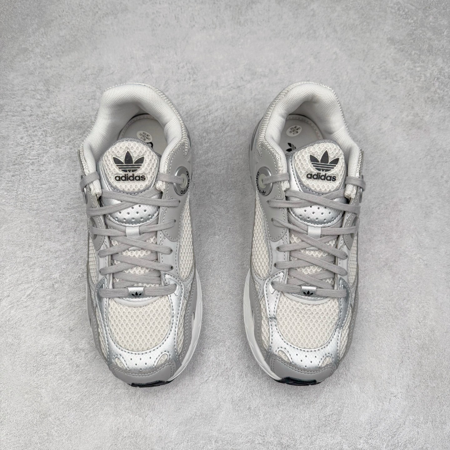 图片[2]-AD Original Astir 耐磨复古运动休闲鞋 鞋款灵感来自2000年代的跑步款式 鞋面和超大号孔眼进行更新复古色系搭配经典蓝白色 金色线条贯穿鞋身 增强鞋整体的流线感拼接设计 整体更显得有层次感，更有老爹鞋的味道网面透气设计 夏日出门也不会感到闷脚既舒适又透气带点稍微厚底的中底特殊材料 上脚偏软非常显高显瘦 休闲运动都可以搭配 尺码：35.5 36 36.5 37.5 38 38.5 39 40 40.5 41 42 42.5 43 44 44.5 45-选品中心