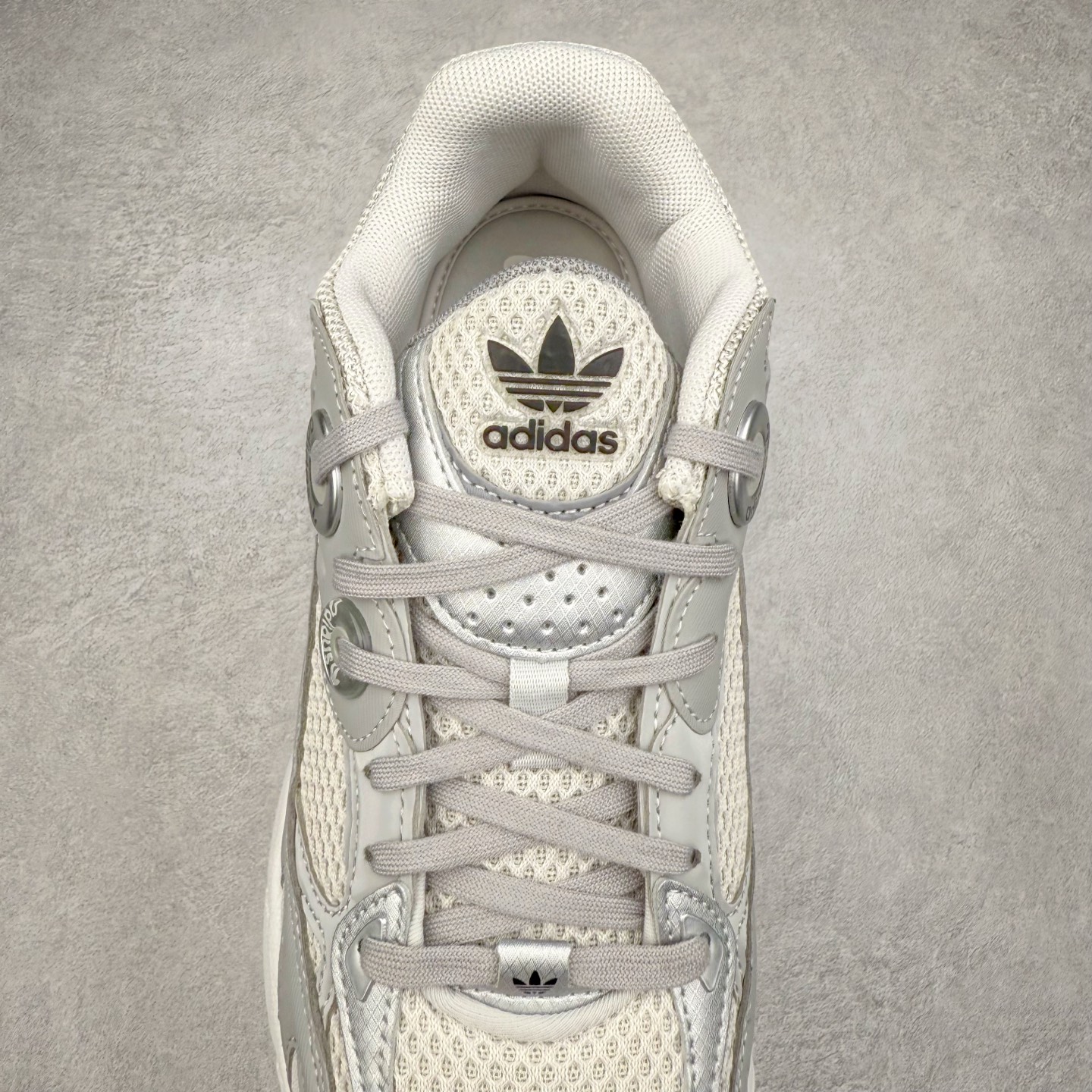 图片[5]-AD Original Astir 耐磨复古运动休闲鞋 鞋款灵感来自2000年代的跑步款式 鞋面和超大号孔眼进行更新复古色系搭配经典蓝白色 金色线条贯穿鞋身 增强鞋整体的流线感拼接设计 整体更显得有层次感，更有老爹鞋的味道网面透气设计 夏日出门也不会感到闷脚既舒适又透气带点稍微厚底的中底特殊材料 上脚偏软非常显高显瘦 休闲运动都可以搭配 尺码：35.5 36 36.5 37.5 38 38.5 39 40 40.5 41 42 42.5 43 44 44.5 45-选品中心