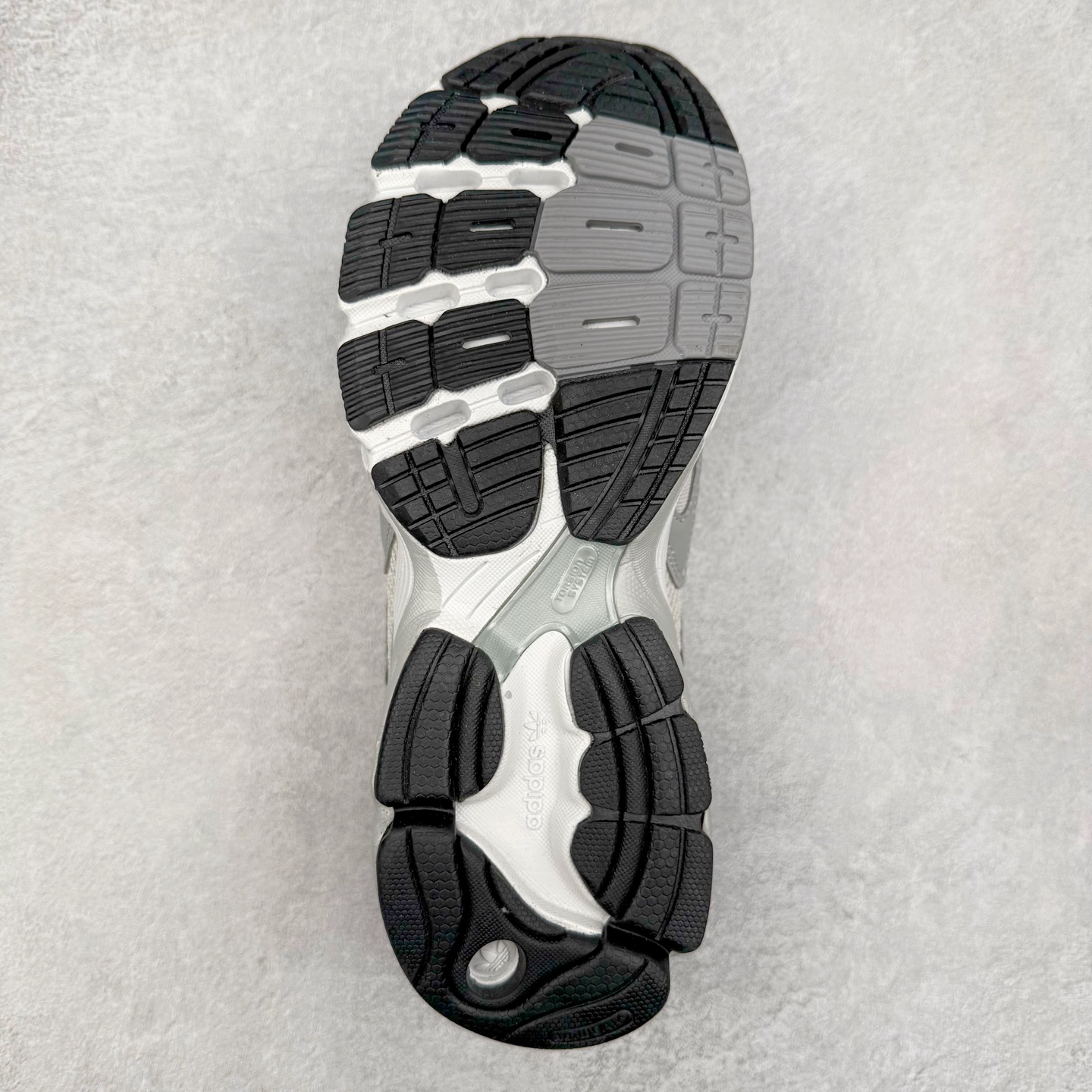 图片[9]-AD Original Astir 耐磨复古运动休闲鞋 鞋款灵感来自2000年代的跑步款式 鞋面和超大号孔眼进行更新复古色系搭配经典蓝白色 金色线条贯穿鞋身 增强鞋整体的流线感拼接设计 整体更显得有层次感，更有老爹鞋的味道网面透气设计 夏日出门也不会感到闷脚既舒适又透气带点稍微厚底的中底特殊材料 上脚偏软非常显高显瘦 休闲运动都可以搭配 尺码：35.5 36 36.5 37.5 38 38.5 39 40 40.5 41 42 42.5 43 44 44.5 45-选品中心