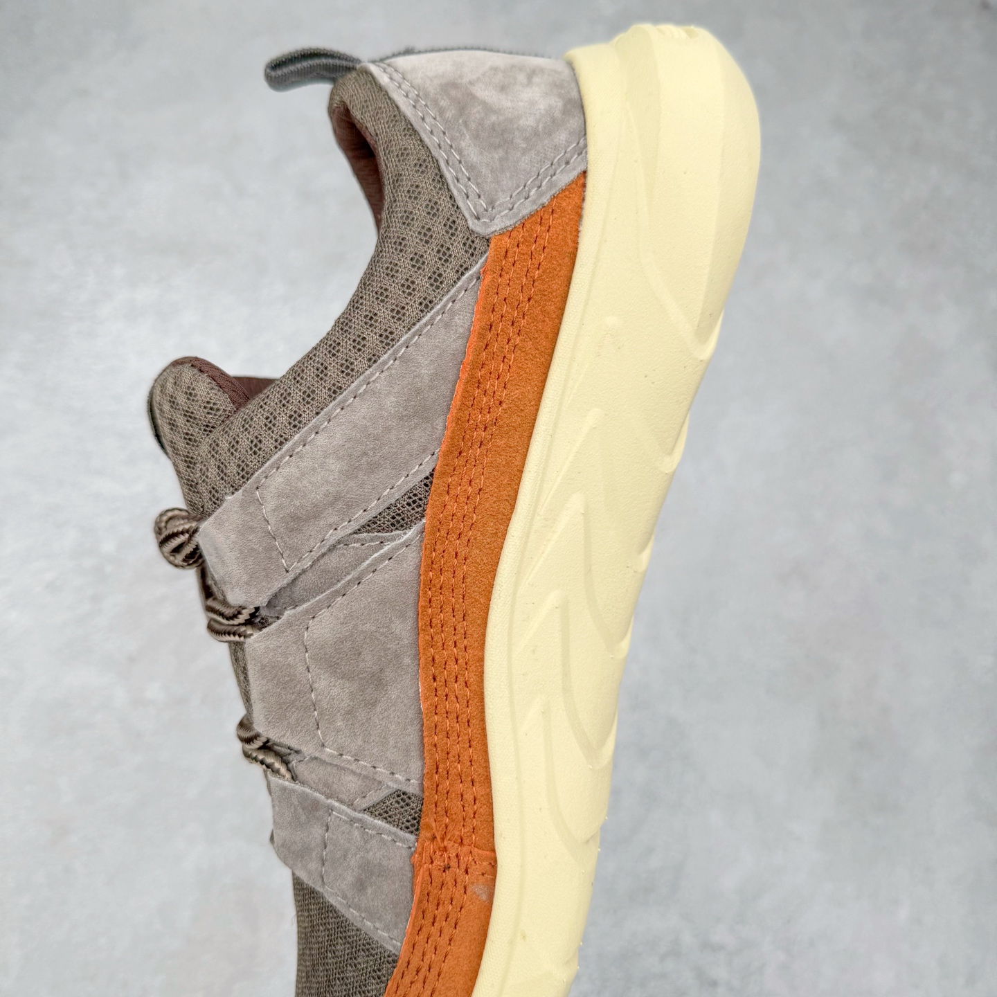 图片[7]-ECCO爱步老爹鞋男士夏季新款 飞织网面百搭潮流户外运动鞋 健步BIOM系列新款 全新的轻量发泡底材与直接注塑橡胶大底相结合 柔软舒适，轻量回弹，脚感更轻盈 鞋面采用GORE-TEX飞织网面与牛皮相结合 给你贴心透气呵护 自然律动科技 符合人体工学鞋楦 贴近足部天然形态 橡胶大底，抓地力强，具有良好的耐磨性 轻盈自如 适跑畅练 尺码：38 39 40 41 42 43 44 （皮鞋码）-选品中心