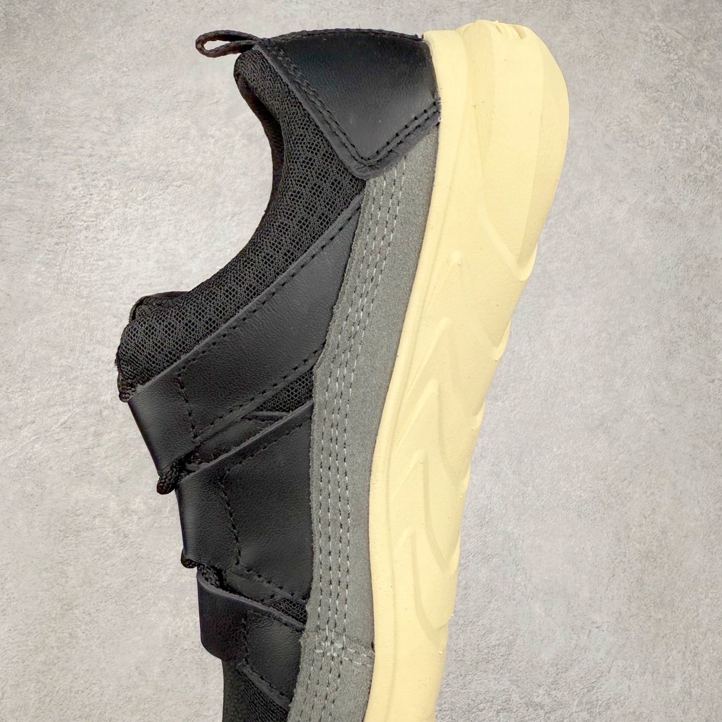 图片[7]-ECCO爱步老爹鞋男士夏季新款 飞织网面百搭潮流户外运动鞋 健步BIOM系列新款 全新的轻量发泡底材与直接注塑橡胶大底相结合 柔软舒适，轻量回弹，脚感更轻盈 鞋面采用GORE-TEX飞织网面与牛皮相结合 给你贴心透气呵护 自然律动科技 符合人体工学鞋楦 贴近足部天然形态 橡胶大底，抓地力强，具有良好的耐磨性 轻盈自如 适跑畅练 尺码：38 39 40 41 42 43 44 （皮鞋码）-选品中心