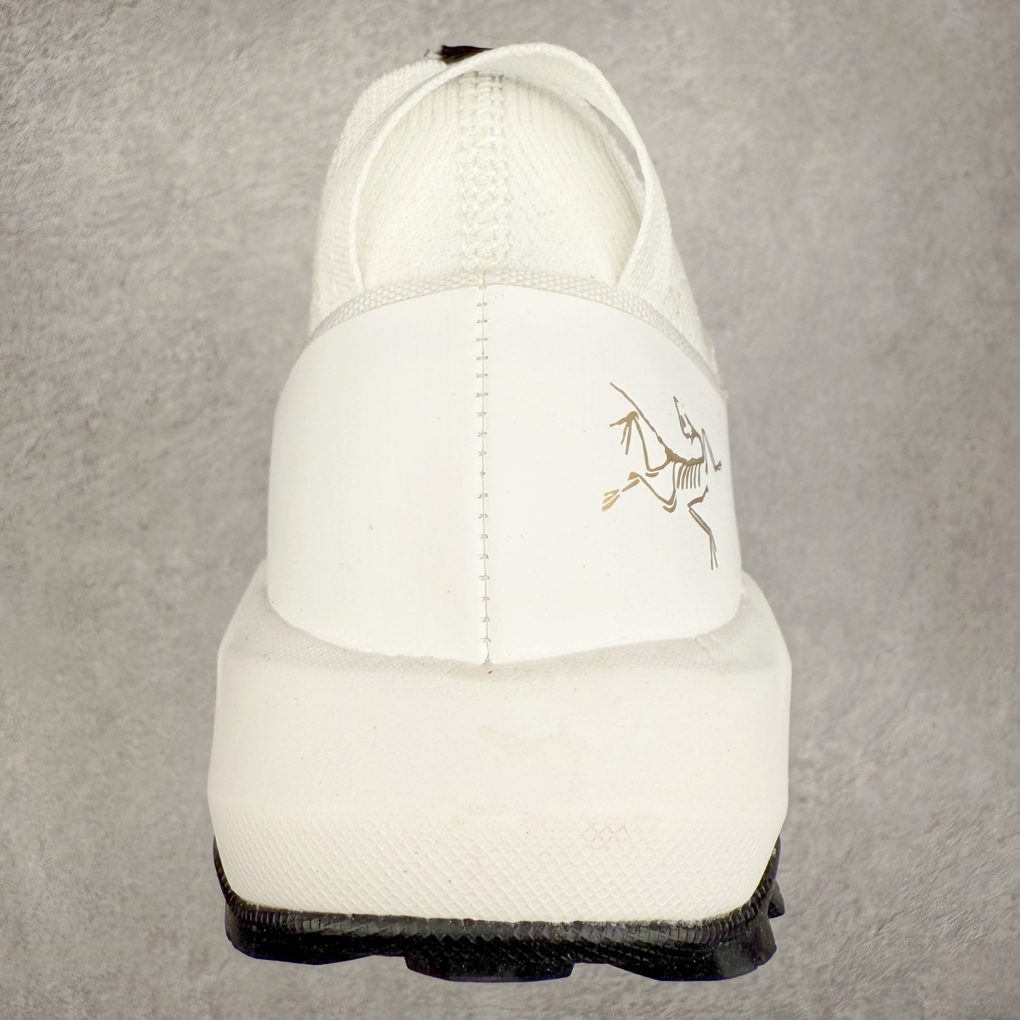 图片[8]-＃HP Arcteryx Vertex Alpine GTX 始祖鸟舒适百搭耐磨防水支撑轻便低帮登山鞋 Arcteryx中文名始祖鸟 加拿大户外服饰品牌 1989年创立于加拿大温哥华 始祖鸟来自加拿大海岸山脉 植根高山的专业户外品牌 始终秉承对精湛设计和工艺孜孜以求的准则 从1989年创立至今 Arcteryx始终不断在产品设计与做工上不惜工本 以满足始祖鸟的标准 品质、设计以及精简的理念造就了其良好的性能 并能满足严苛环境下的使用需求 尺码：36 37 38 39 40 41 42 43 44 45-选品中心