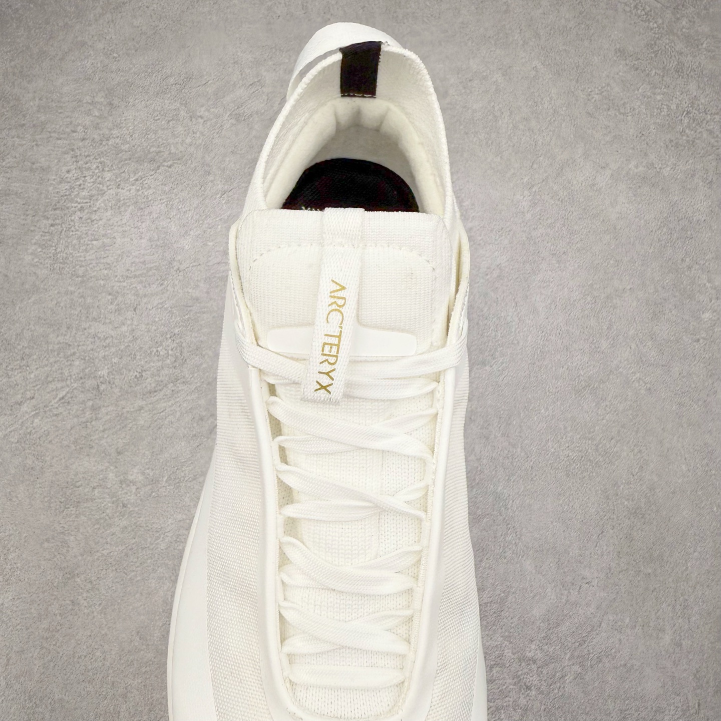 图片[5]-＃HP Arcteryx Vertex Alpine GTX 始祖鸟舒适百搭耐磨防水支撑轻便低帮登山鞋 Arcteryx中文名始祖鸟 加拿大户外服饰品牌 1989年创立于加拿大温哥华 始祖鸟来自加拿大海岸山脉 植根高山的专业户外品牌 始终秉承对精湛设计和工艺孜孜以求的准则 从1989年创立至今 Arcteryx始终不断在产品设计与做工上不惜工本 以满足始祖鸟的标准 品质、设计以及精简的理念造就了其良好的性能 并能满足严苛环境下的使用需求 尺码：36 37 38 39 40 41 42 43 44 45-选品中心