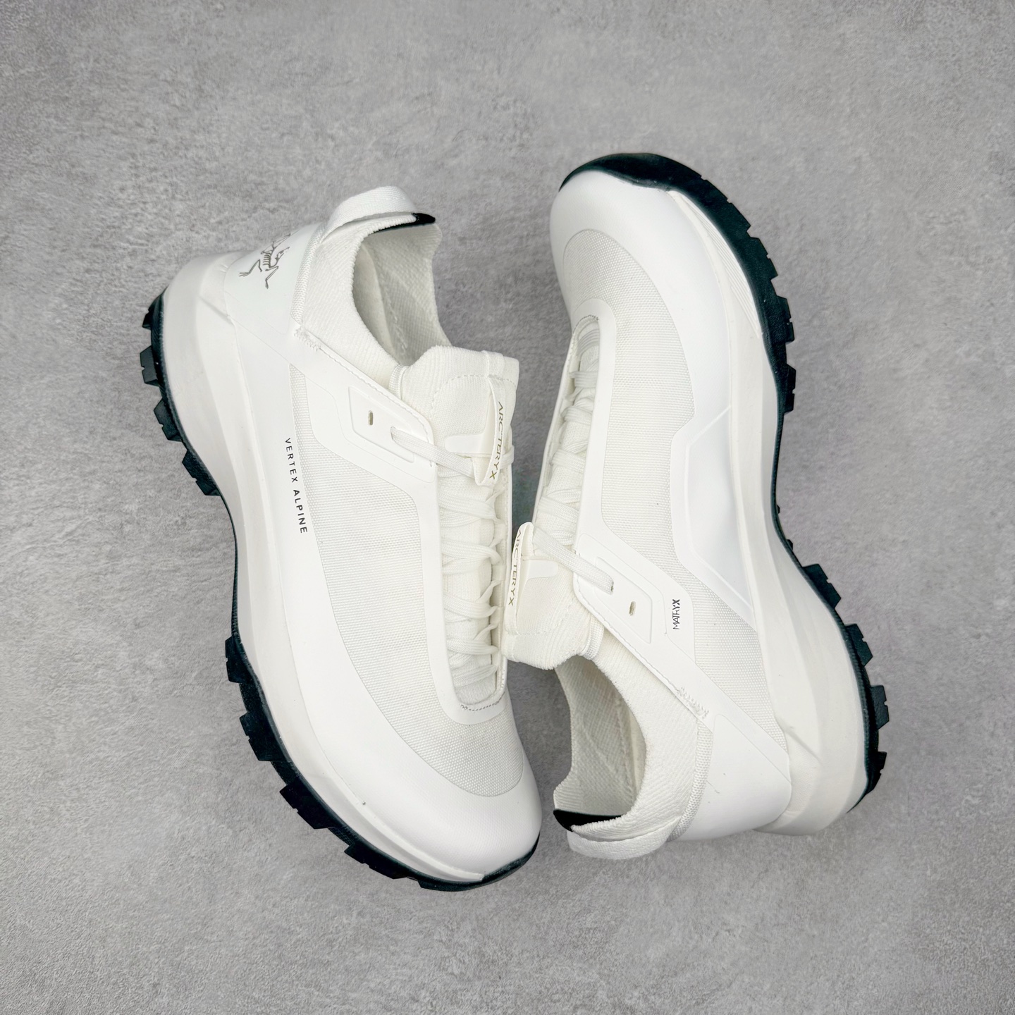 图片[3]-＃HP Arcteryx Vertex Alpine GTX 始祖鸟舒适百搭耐磨防水支撑轻便低帮登山鞋 Arcteryx中文名始祖鸟 加拿大户外服饰品牌 1989年创立于加拿大温哥华 始祖鸟来自加拿大海岸山脉 植根高山的专业户外品牌 始终秉承对精湛设计和工艺孜孜以求的准则 从1989年创立至今 Arcteryx始终不断在产品设计与做工上不惜工本 以满足始祖鸟的标准 品质、设计以及精简的理念造就了其良好的性能 并能满足严苛环境下的使用需求 尺码：36 37 38 39 40 41 42 43 44 45-选品中心