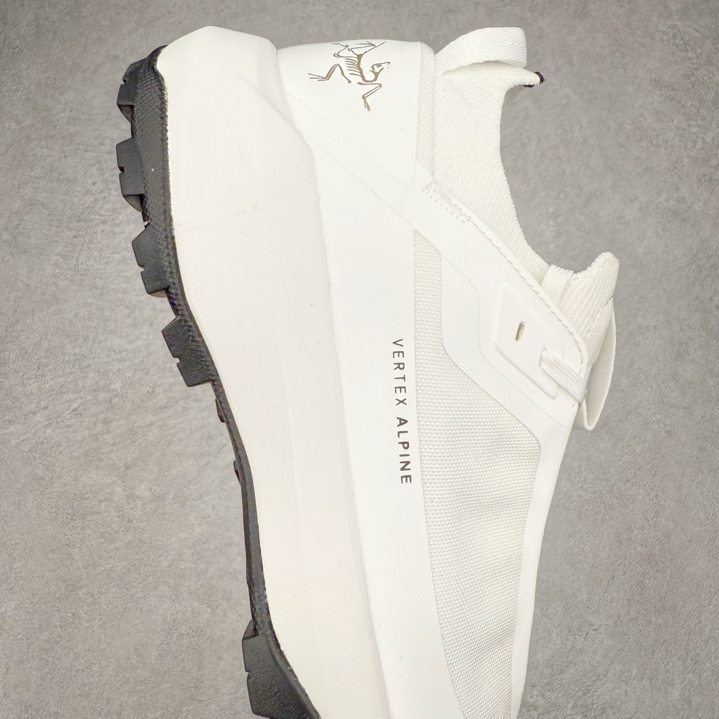 图片[6]-＃HP Arcteryx Vertex Alpine GTX 始祖鸟舒适百搭耐磨防水支撑轻便低帮登山鞋 Arcteryx中文名始祖鸟 加拿大户外服饰品牌 1989年创立于加拿大温哥华 始祖鸟来自加拿大海岸山脉 植根高山的专业户外品牌 始终秉承对精湛设计和工艺孜孜以求的准则 从1989年创立至今 Arcteryx始终不断在产品设计与做工上不惜工本 以满足始祖鸟的标准 品质、设计以及精简的理念造就了其良好的性能 并能满足严苛环境下的使用需求 尺码：36 37 38 39 40 41 42 43 44 45-选品中心