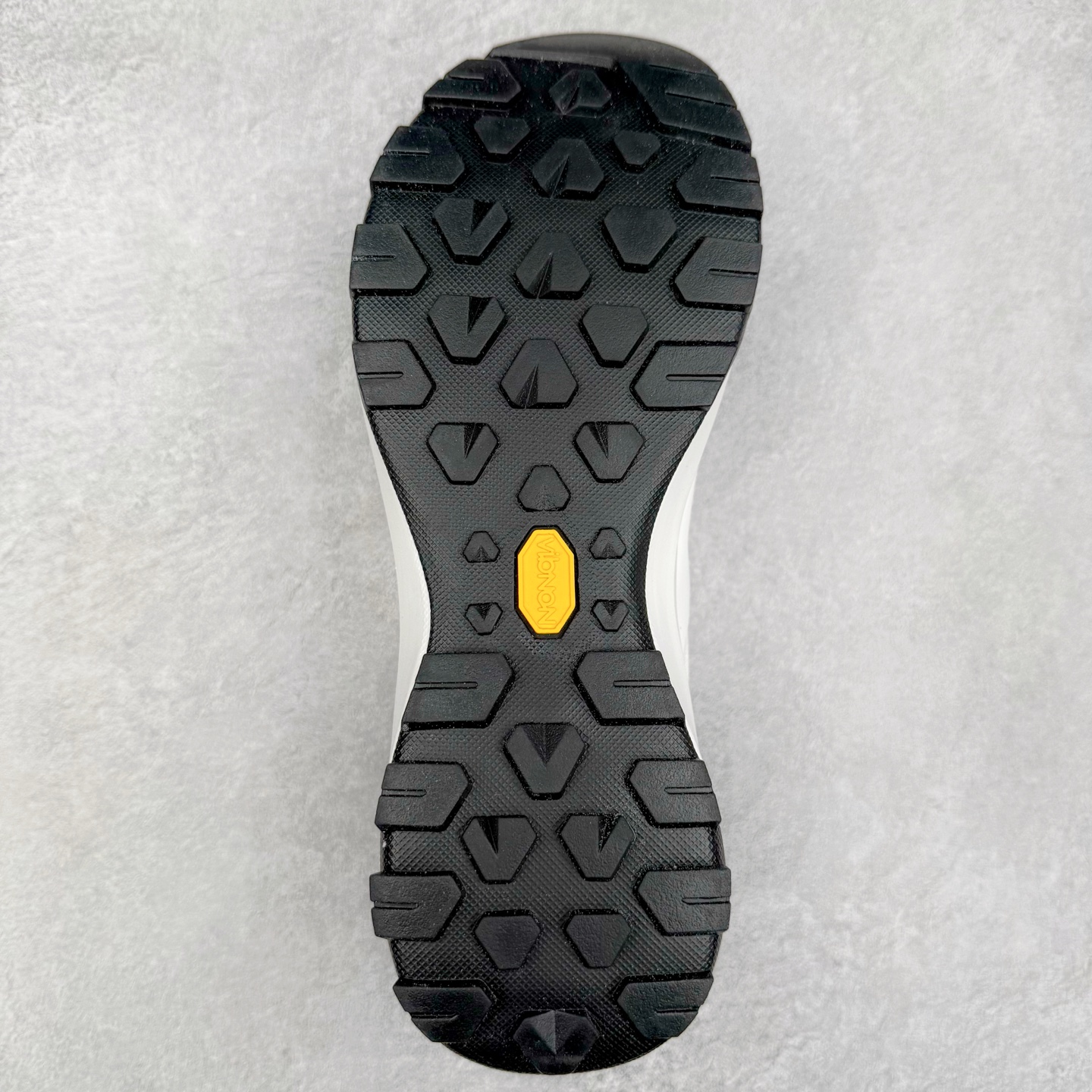 图片[9]-＃HP Arcteryx Vertex Alpine GTX 始祖鸟舒适百搭耐磨防水支撑轻便低帮登山鞋 Arcteryx中文名始祖鸟 加拿大户外服饰品牌 1989年创立于加拿大温哥华 始祖鸟来自加拿大海岸山脉 植根高山的专业户外品牌 始终秉承对精湛设计和工艺孜孜以求的准则 从1989年创立至今 Arcteryx始终不断在产品设计与做工上不惜工本 以满足始祖鸟的标准 品质、设计以及精简的理念造就了其良好的性能 并能满足严苛环境下的使用需求 尺码：36 37 38 39 40 41 42 43 44 45-选品中心