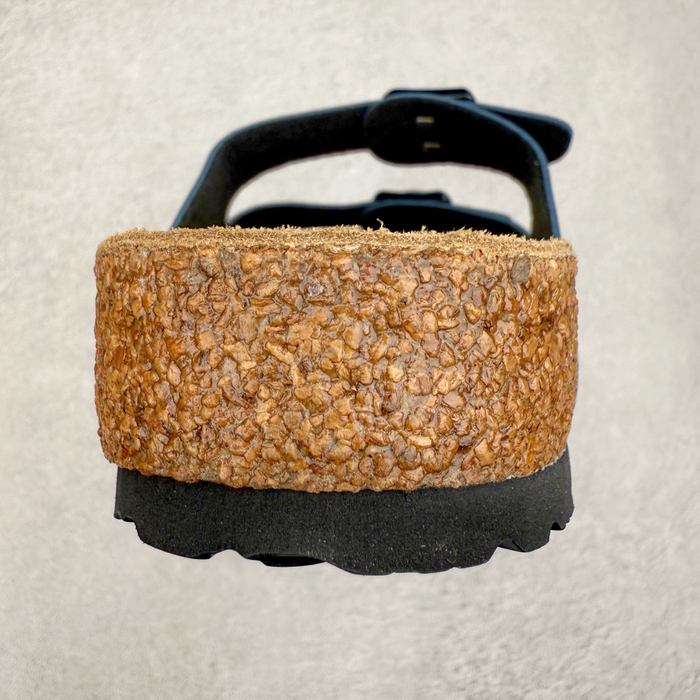 图片[8]-Birkenstock Ramses 系列 勃肯夹趾皮革绒面双扣时尚人字拖拖鞋 牛皮绒面革质地柔软 搭配可调节鞋扣提升穿着舒适度 人体工学设计分散脚部压力 保护脚踝 软木乳胶鞋床具有一定的收缩性 长时间穿着后能贴合脚型 EVA鞋底回弹性和抗张性力高 具有良好的防震、缓冲性 四季皆宜 柔软的鞋床采用额外的泡沫缓冲层 提供额外的舒适感和全天支撑 全网独家首发 源于德国的严谨工艺 牛巴戎面 中层松木 EVA 三层组合大底 优质牛皮面料五金扣 出口订单 尺码：35-44-选品中心