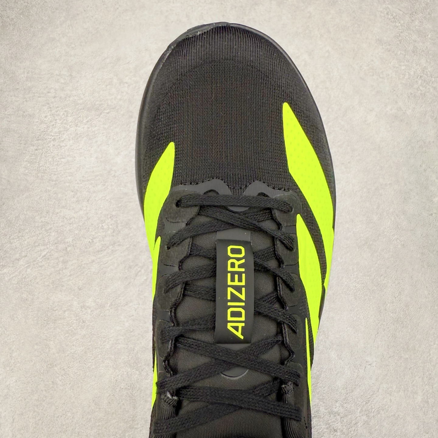 图片[4]-AD Adizero EVO SL 马拉松竞速专业跑鞋 JR3420 CELERMESH针织网面非常轻薄 纤维间的缝隙很大 可以保证跑步时的透气、排汗效果 鞋舌直接与两侧的内衬和鞋底连接在一起 在跑步过程中不会被鞋舌的左右移动所困扰 在标准鞋带孔的基础上再拓宽一组鞋带孔 适合不同脚型的需求 突破性 EnergyRods 技术，有助于跑者实现更好的成绩 中底独特的LIGHTSTRIKE PRO泡棉材质 微弹感觉在跑步过程中给予了良好的支撑体验 对于顶级精英和高水平进阶跑者来说 ADIOS PRO是一双值得信赖的竞速比赛用鞋 尺码：36 36.5 37.5 38 38.5 39 40 40.5 41 42 42.5 43 44 44.5 45-选品中心