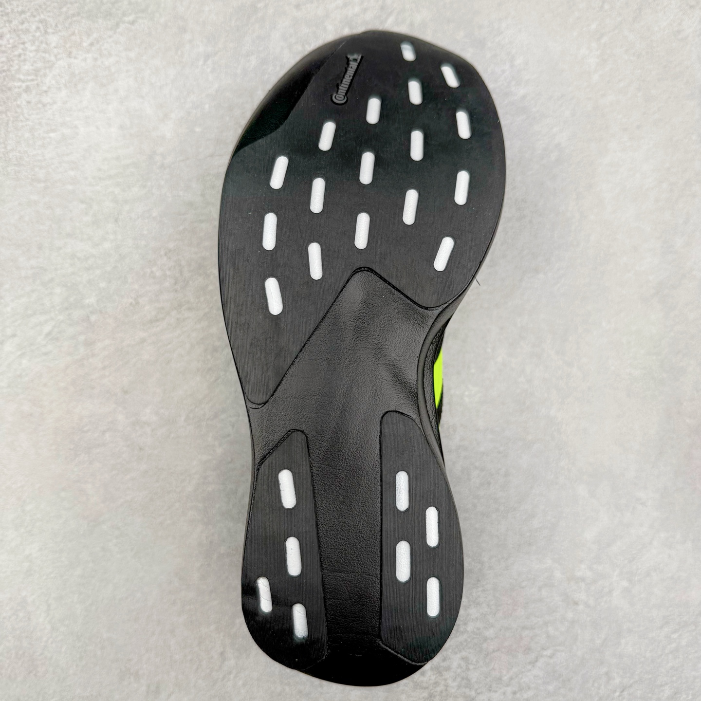 图片[9]-AD Adizero EVO SL 马拉松竞速专业跑鞋 JR3420 CELERMESH针织网面非常轻薄 纤维间的缝隙很大 可以保证跑步时的透气、排汗效果 鞋舌直接与两侧的内衬和鞋底连接在一起 在跑步过程中不会被鞋舌的左右移动所困扰 在标准鞋带孔的基础上再拓宽一组鞋带孔 适合不同脚型的需求 突破性 EnergyRods 技术，有助于跑者实现更好的成绩 中底独特的LIGHTSTRIKE PRO泡棉材质 微弹感觉在跑步过程中给予了良好的支撑体验 对于顶级精英和高水平进阶跑者来说 ADIOS PRO是一双值得信赖的竞速比赛用鞋 尺码：36 36.5 37.5 38 38.5 39 40 40.5 41 42 42.5 43 44 44.5 45-选品中心