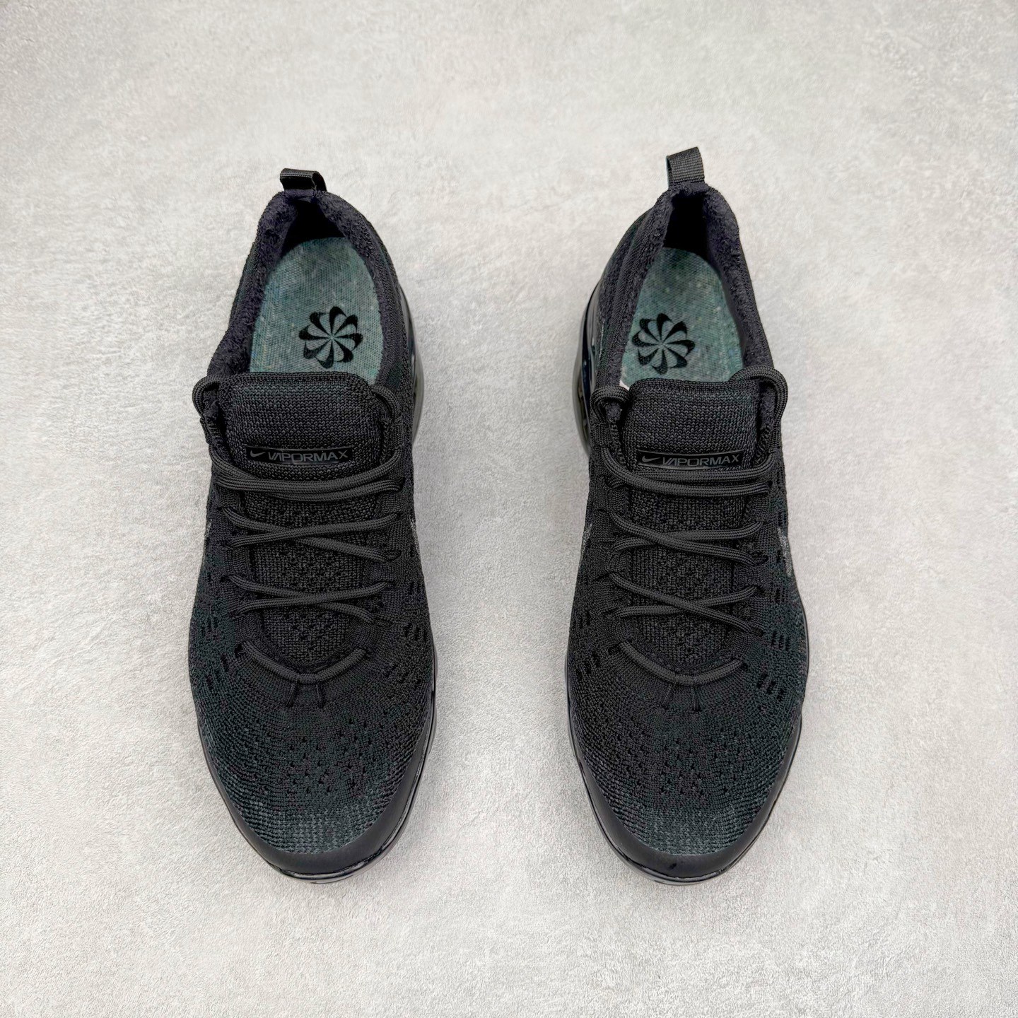 图片[2]-＃纯原福利 NK Air VaporMax 2023 Flyknit FK 2023款大气垫系列低帮针织休闲运动全掌气垫慢跑鞋 DV1678-003 原楦原纸版数据开发 采用全新双层纹路织法Flyknit织法编织鞋面材质 搭载原数据开发全掌Air Max球状透明缓震气垫 外置橡胶外底模块 NK Air VaporMax系列自2017年初问世以来 就凭借着独特的设计和超棒的脚感 成为了时尚潮人和跑步爱好者们的心头好 鞋底前侧加入Mini Swoosh 设计 与鞋身相呼应 鞋面采用 Flyknit 材质制成 可以提供出色包裹性的同时 也有着不错的透气效果 最后黄色气垫收尾 完善整双鞋设计 尺码：36 36.5 37.5 38 38.5 39 40 40.5 41 42 42.5 43 44 44.5 45-选品中心