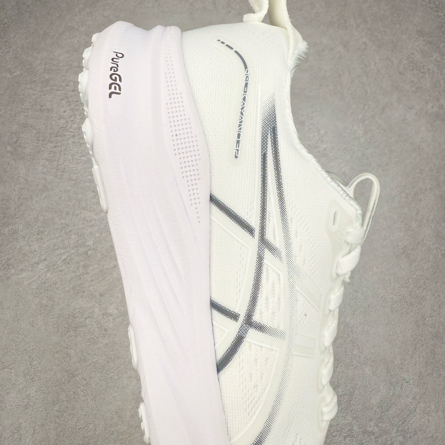 图片[6]-Asics Gel-Kayano 32 亚瑟士卡亚诺32代低帮专业有氧超轻量休闲运动全能慢跑鞋全球知名运动品牌ASICS正式推出新款GEL-KAYANO 32跑鞋，旨在通过全新稳定结构以提升产品可适性，满足跑者的足部稳定需求，让每一位跑者从起跑到结束都能够感受到焕然一新的稳定性与舒适性，从而帮助更多人找到身心平衡，获得自在舒适的健康生活方式。秉持着ASICS亚瑟士的设计哲学，全新一代GEL-KAYANO 32应运而生。为进一步升级产品的稳定性，GEL-KAYANO 采用了全新4D引导系统，通过内侧稳定装置提升可适性，满足足部稳定需求，帮助足弓迅速返回到平衡位置。作为基于生物力学研究打造的全新稳定结构，4D引导系统不仅提升了跑鞋对双脚的支撑性，它还将人体不同的运动状态纳入设计考量，帮助跑者在多种跑动强度下获得充足的稳定性和理想的舒适度。尺码：36 37 37.5 38 39.5 40 40.5 41.5 42 42.5 43.5 44 44.5 45-选品中心