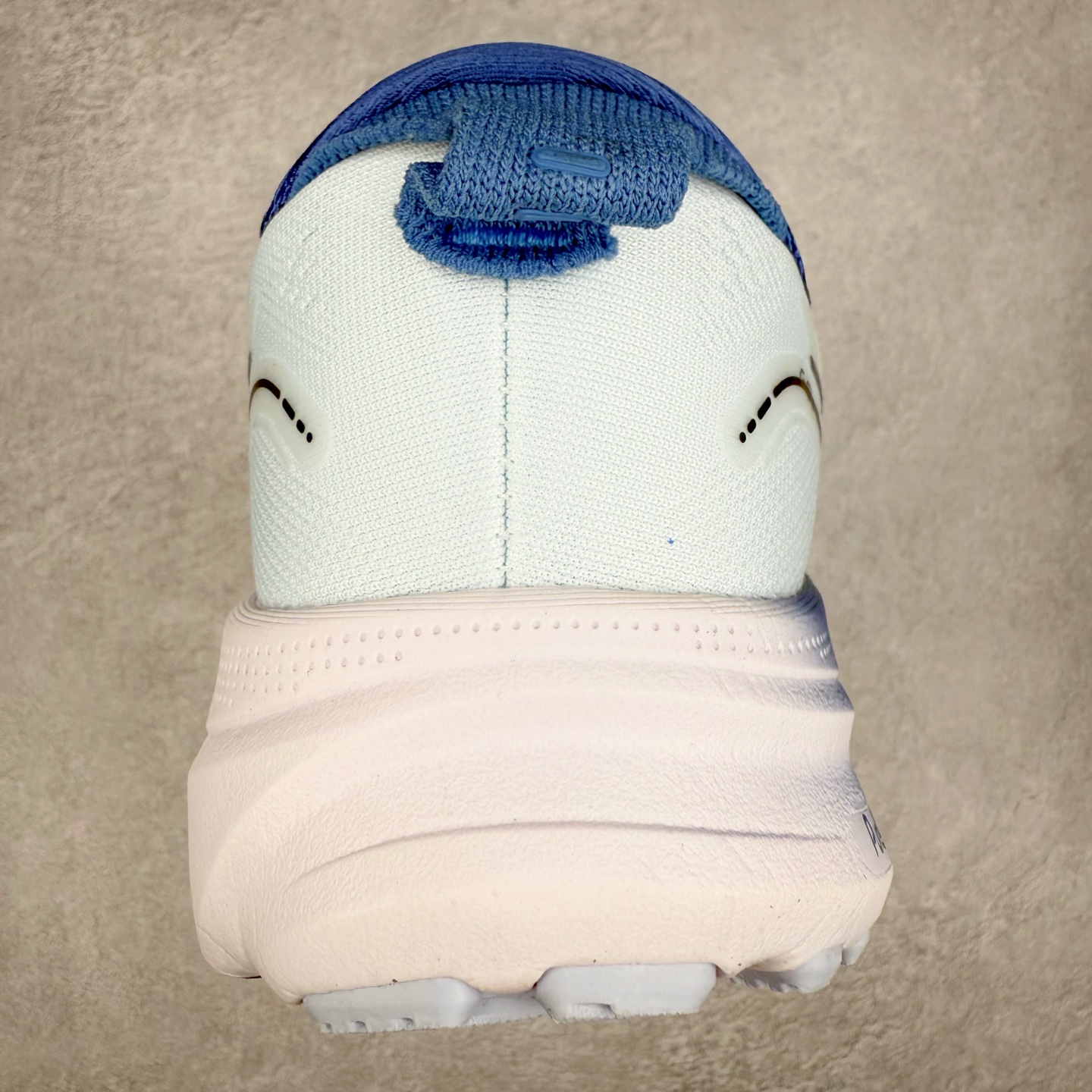 图片[8]-Asics Gel-Kayano 32 亚瑟士卡亚诺32代低帮专业有氧超轻量休闲运动全能慢跑鞋全球知名运动品牌ASICS正式推出新款GEL-KAYANO 32跑鞋，旨在通过全新稳定结构以提升产品可适性，满足跑者的足部稳定需求，让每一位跑者从起跑到结束都能够感受到焕然一新的稳定性与舒适性，从而帮助更多人找到身心平衡，获得自在舒适的健康生活方式。秉持着ASICS亚瑟士的设计哲学，全新一代GEL-KAYANO 32应运而生。为进一步升级产品的稳定性，GEL-KAYANO 采用了全新4D引导系统，通过内侧稳定装置提升可适性，满足足部稳定需求，帮助足弓迅速返回到平衡位置。作为基于生物力学研究打造的全新稳定结构，4D引导系统不仅提升了跑鞋对双脚的支撑性，它还将人体不同的运动状态纳入设计考量，帮助跑者在多种跑动强度下获得充足的稳定性和理想的舒适度。尺码：36 37 37.5 38 39.5 40 40.5 41.5 42 42.5 43.5 44 44.5 45-选品中心