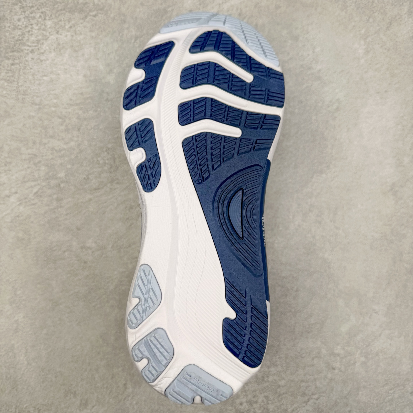 图片[9]-Asics Gel-Kayano 32 亚瑟士卡亚诺32代低帮专业有氧超轻量休闲运动全能慢跑鞋全球知名运动品牌ASICS正式推出新款GEL-KAYANO 32跑鞋，旨在通过全新稳定结构以提升产品可适性，满足跑者的足部稳定需求，让每一位跑者从起跑到结束都能够感受到焕然一新的稳定性与舒适性，从而帮助更多人找到身心平衡，获得自在舒适的健康生活方式。秉持着ASICS亚瑟士的设计哲学，全新一代GEL-KAYANO 32应运而生。为进一步升级产品的稳定性，GEL-KAYANO 采用了全新4D引导系统，通过内侧稳定装置提升可适性，满足足部稳定需求，帮助足弓迅速返回到平衡位置。作为基于生物力学研究打造的全新稳定结构，4D引导系统不仅提升了跑鞋对双脚的支撑性，它还将人体不同的运动状态纳入设计考量，帮助跑者在多种跑动强度下获得充足的稳定性和理想的舒适度。尺码：36 37 37.5 38 39.5 40 40.5 41.5 42 42.5 43.5 44 44.5 45-选品中心