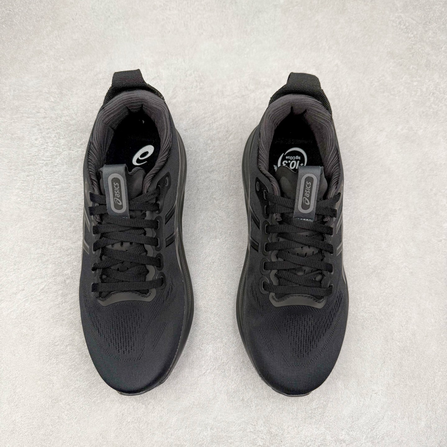 图片[2]-Asics Gel-Kayano 32 亚瑟士卡亚诺32代低帮专业有氧超轻量休闲运动全能慢跑鞋全球知名运动品牌ASICS正式推出新款GEL-KAYANO 32跑鞋，旨在通过全新稳定结构以提升产品可适性，满足跑者的足部稳定需求，让每一位跑者从起跑到结束都能够感受到焕然一新的稳定性与舒适性，从而帮助更多人找到身心平衡，获得自在舒适的健康生活方式。秉持着ASICS亚瑟士的设计哲学，全新一代GEL-KAYANO 32应运而生。为进一步升级产品的稳定性，GEL-KAYANO 采用了全新4D引导系统，通过内侧稳定装置提升可适性，满足足部稳定需求，帮助足弓迅速返回到平衡位置。作为基于生物力学研究打造的全新稳定结构，4D引导系统不仅提升了跑鞋对双脚的支撑性，它还将人体不同的运动状态纳入设计考量，帮助跑者在多种跑动强度下获得充足的稳定性和理想的舒适度。尺码：36 37 37.5 38 39.5 40 40.5 41.5 42 42.5 43.5 44 44.5 45-选品中心