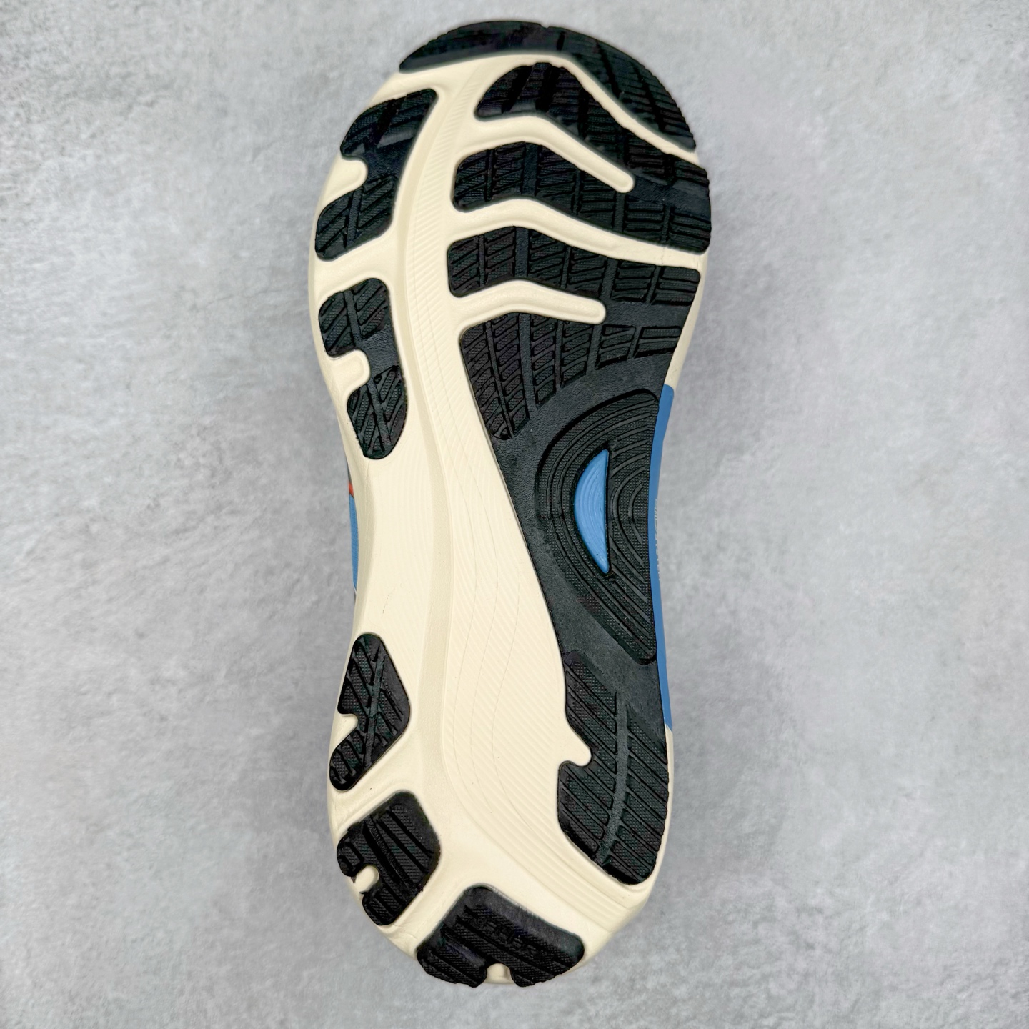 图片[9]-Asics Gel-Kayano 32 亚瑟士卡亚诺32代低帮专业有氧超轻量休闲运动全能慢跑鞋全球知名运动品牌ASICS正式推出新款GEL-KAYANO 32跑鞋，旨在通过全新稳定结构以提升产品可适性，满足跑者的足部稳定需求，让每一位跑者从起跑到结束都能够感受到焕然一新的稳定性与舒适性，从而帮助更多人找到身心平衡，获得自在舒适的健康生活方式。秉持着ASICS亚瑟士的设计哲学，全新一代GEL-KAYANO 32应运而生。为进一步升级产品的稳定性，GEL-KAYANO 采用了全新4D引导系统，通过内侧稳定装置提升可适性，满足足部稳定需求，帮助足弓迅速返回到平衡位置。作为基于生物力学研究打造的全新稳定结构，4D引导系统不仅提升了跑鞋对双脚的支撑性，它还将人体不同的运动状态纳入设计考量，帮助跑者在多种跑动强度下获得充足的稳定性和理想的舒适度。尺码：36 37 37.5 38 39.5 40 40.5 41.5 42 42.5 43.5 44 44.5 45-选品中心