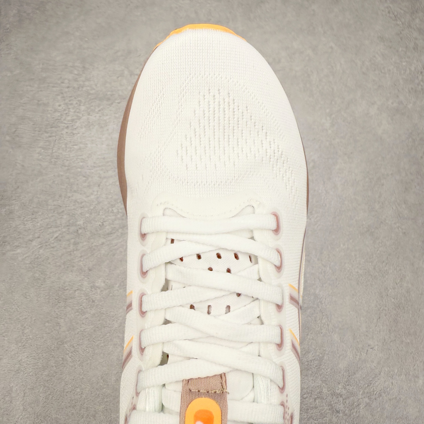 图片[4]-Asics Gel-Kayano 32 亚瑟士卡亚诺32代低帮专业有氧超轻量休闲运动全能慢跑鞋全球知名运动品牌ASICS正式推出新款GEL-KAYANO 32跑鞋，旨在通过全新稳定结构以提升产品可适性，满足跑者的足部稳定需求，让每一位跑者从起跑到结束都能够感受到焕然一新的稳定性与舒适性，从而帮助更多人找到身心平衡，获得自在舒适的健康生活方式。秉持着ASICS亚瑟士的设计哲学，全新一代GEL-KAYANO 32应运而生。为进一步升级产品的稳定性，GEL-KAYANO 采用了全新4D引导系统，通过内侧稳定装置提升可适性，满足足部稳定需求，帮助足弓迅速返回到平衡位置。作为基于生物力学研究打造的全新稳定结构，4D引导系统不仅提升了跑鞋对双脚的支撑性，它还将人体不同的运动状态纳入设计考量，帮助跑者在多种跑动强度下获得充足的稳定性和理想的舒适度。尺码：36 37 37.5 38 39.5 40 40.5 41.5 42 42.5 43.5 44 44.5 45-选品中心