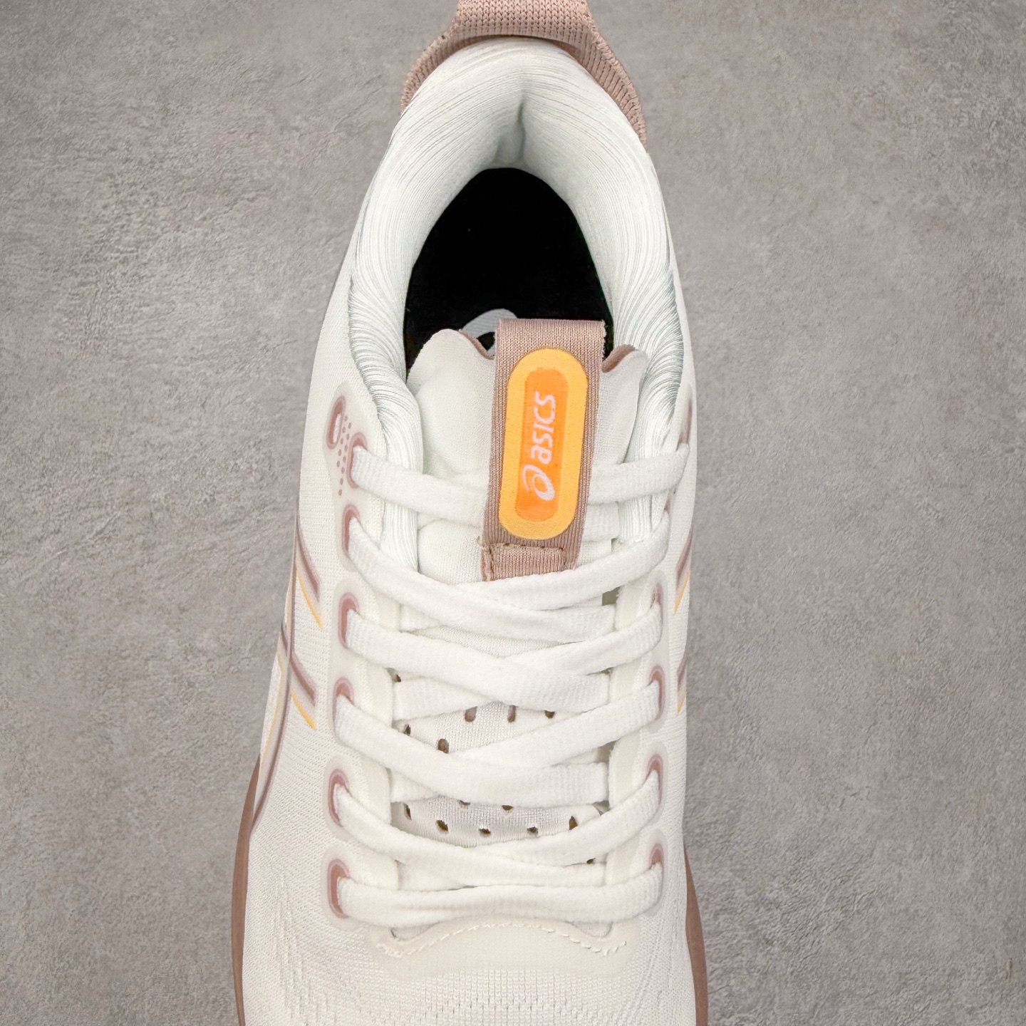 图片[5]-Asics Gel-Kayano 32 亚瑟士卡亚诺32代低帮专业有氧超轻量休闲运动全能慢跑鞋全球知名运动品牌ASICS正式推出新款GEL-KAYANO 32跑鞋，旨在通过全新稳定结构以提升产品可适性，满足跑者的足部稳定需求，让每一位跑者从起跑到结束都能够感受到焕然一新的稳定性与舒适性，从而帮助更多人找到身心平衡，获得自在舒适的健康生活方式。秉持着ASICS亚瑟士的设计哲学，全新一代GEL-KAYANO 32应运而生。为进一步升级产品的稳定性，GEL-KAYANO 采用了全新4D引导系统，通过内侧稳定装置提升可适性，满足足部稳定需求，帮助足弓迅速返回到平衡位置。作为基于生物力学研究打造的全新稳定结构，4D引导系统不仅提升了跑鞋对双脚的支撑性，它还将人体不同的运动状态纳入设计考量，帮助跑者在多种跑动强度下获得充足的稳定性和理想的舒适度。尺码：36 37 37.5 38 39.5 40 40.5 41.5 42 42.5 43.5 44 44.5 45-选品中心