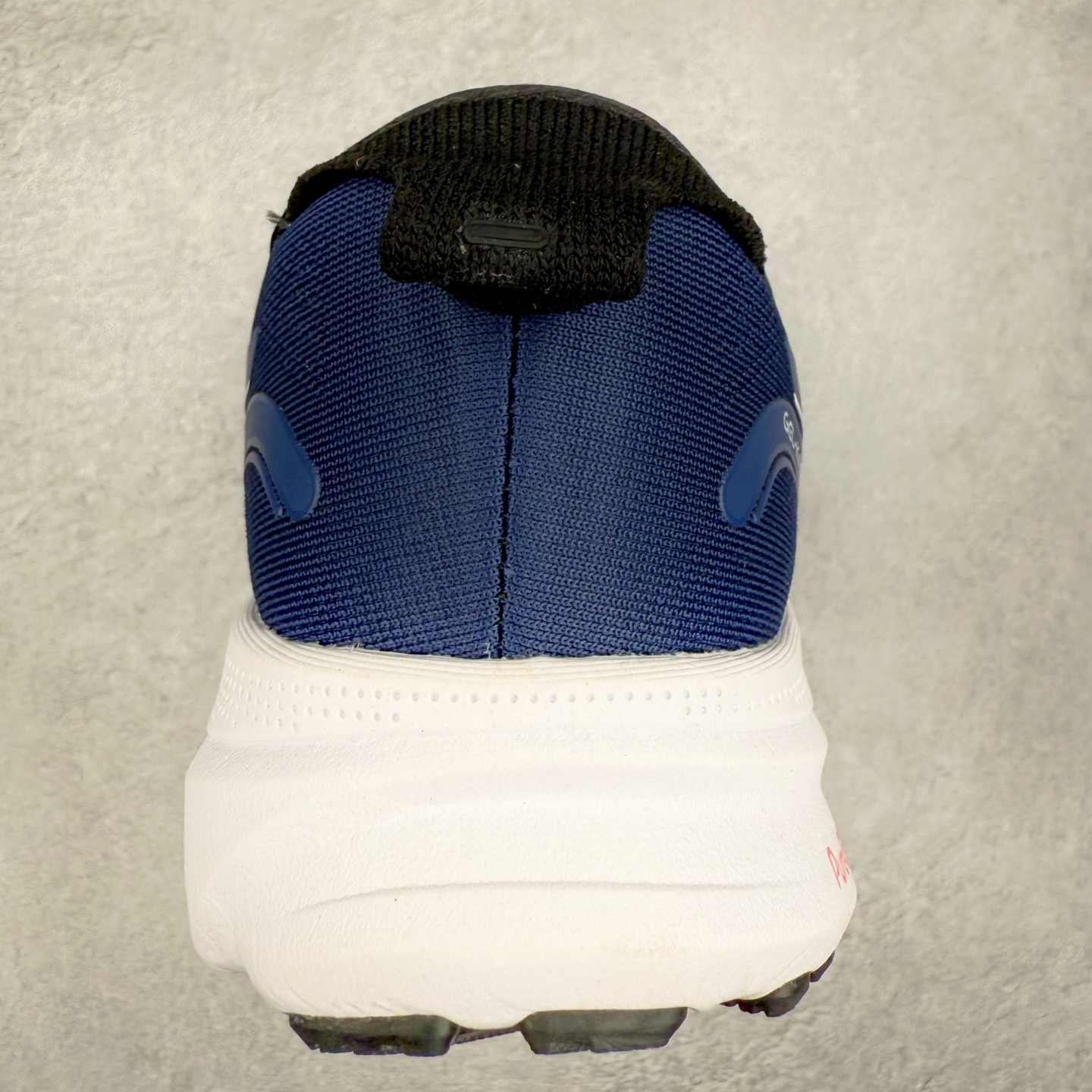 图片[8]-Asics Gel-Kayano 32 亚瑟士卡亚诺32代低帮专业有氧超轻量休闲运动全能慢跑鞋全球知名运动品牌ASICS正式推出新款GEL-KAYANO 32跑鞋，旨在通过全新稳定结构以提升产品可适性，满足跑者的足部稳定需求，让每一位跑者从起跑到结束都能够感受到焕然一新的稳定性与舒适性，从而帮助更多人找到身心平衡，获得自在舒适的健康生活方式。秉持着ASICS亚瑟士的设计哲学，全新一代GEL-KAYANO 32应运而生。为进一步升级产品的稳定性，GEL-KAYANO 采用了全新4D引导系统，通过内侧稳定装置提升可适性，满足足部稳定需求，帮助足弓迅速返回到平衡位置。作为基于生物力学研究打造的全新稳定结构，4D引导系统不仅提升了跑鞋对双脚的支撑性，它还将人体不同的运动状态纳入设计考量，帮助跑者在多种跑动强度下获得充足的稳定性和理想的舒适度。尺码：36 37 37.5 38 39.5 40 40.5 41.5 42 42.5 43.5 44 44.5 45-选品中心