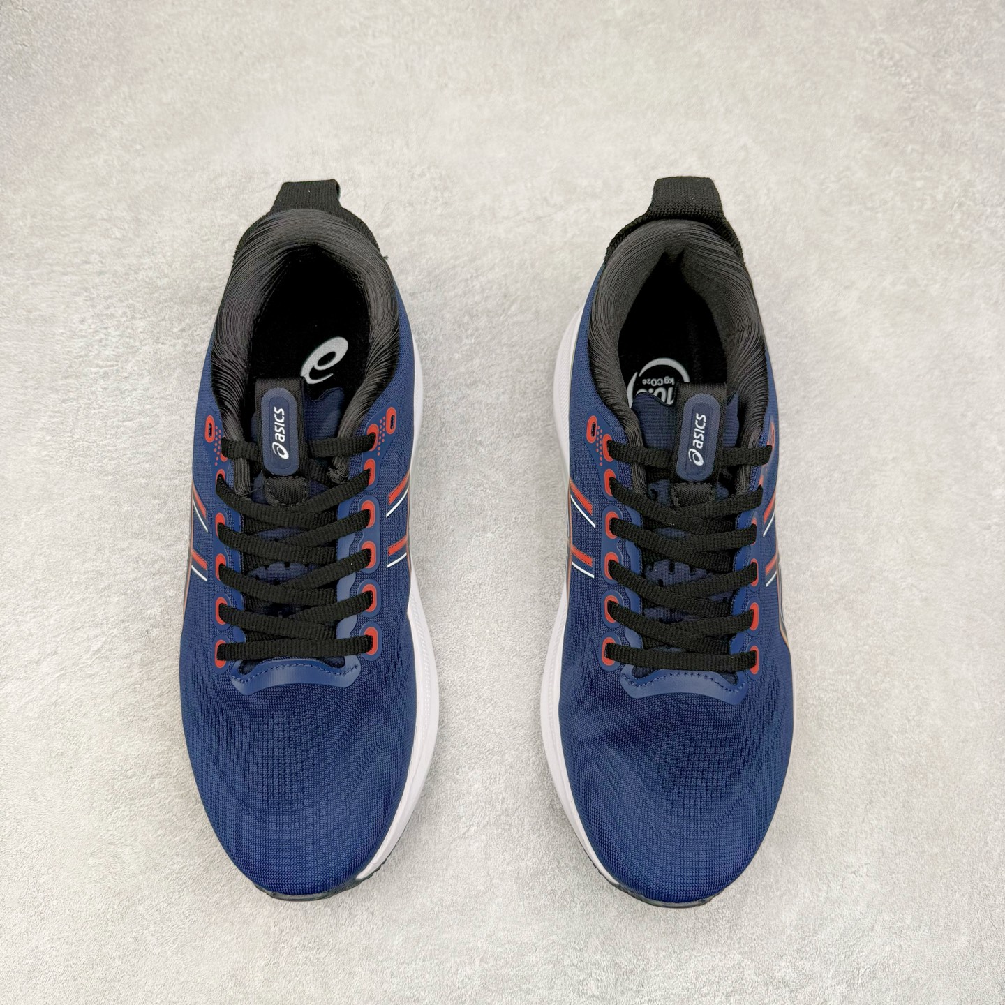 图片[2]-Asics Gel-Kayano 32 亚瑟士卡亚诺32代低帮专业有氧超轻量休闲运动全能慢跑鞋全球知名运动品牌ASICS正式推出新款GEL-KAYANO 32跑鞋，旨在通过全新稳定结构以提升产品可适性，满足跑者的足部稳定需求，让每一位跑者从起跑到结束都能够感受到焕然一新的稳定性与舒适性，从而帮助更多人找到身心平衡，获得自在舒适的健康生活方式。秉持着ASICS亚瑟士的设计哲学，全新一代GEL-KAYANO 32应运而生。为进一步升级产品的稳定性，GEL-KAYANO 采用了全新4D引导系统，通过内侧稳定装置提升可适性，满足足部稳定需求，帮助足弓迅速返回到平衡位置。作为基于生物力学研究打造的全新稳定结构，4D引导系统不仅提升了跑鞋对双脚的支撑性，它还将人体不同的运动状态纳入设计考量，帮助跑者在多种跑动强度下获得充足的稳定性和理想的舒适度。尺码：36 37 37.5 38 39.5 40 40.5 41.5 42 42.5 43.5 44 44.5 45-选品中心