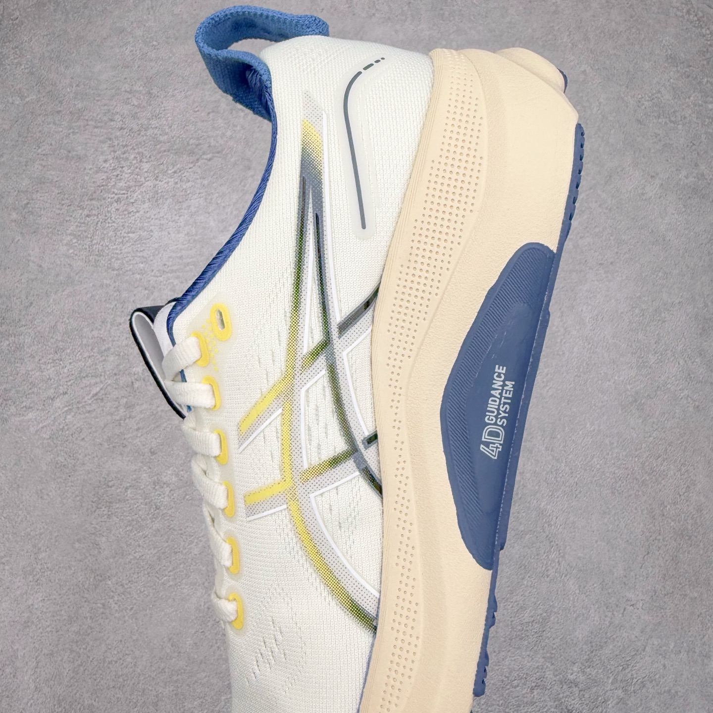 图片[7]-Asics Gel-Kayano 32 亚瑟士卡亚诺32代低帮专业有氧超轻量休闲运动全能慢跑鞋全球知名运动品牌ASICS正式推出新款GEL-KAYANO 32跑鞋，旨在通过全新稳定结构以提升产品可适性，满足跑者的足部稳定需求，让每一位跑者从起跑到结束都能够感受到焕然一新的稳定性与舒适性，从而帮助更多人找到身心平衡，获得自在舒适的健康生活方式。秉持着ASICS亚瑟士的设计哲学，全新一代GEL-KAYANO 32应运而生。为进一步升级产品的稳定性，GEL-KAYANO 采用了全新4D引导系统，通过内侧稳定装置提升可适性，满足足部稳定需求，帮助足弓迅速返回到平衡位置。作为基于生物力学研究打造的全新稳定结构，4D引导系统不仅提升了跑鞋对双脚的支撑性，它还将人体不同的运动状态纳入设计考量，帮助跑者在多种跑动强度下获得充足的稳定性和理想的舒适度。尺码：36 37 37.5 38 39.5 40 40.5 41.5 42 42.5 43.5 44 44.5 45-选品中心